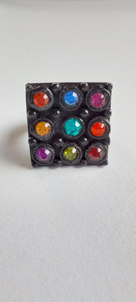 9937 Vintage Ring made with Swarovski Kristallen 18mm