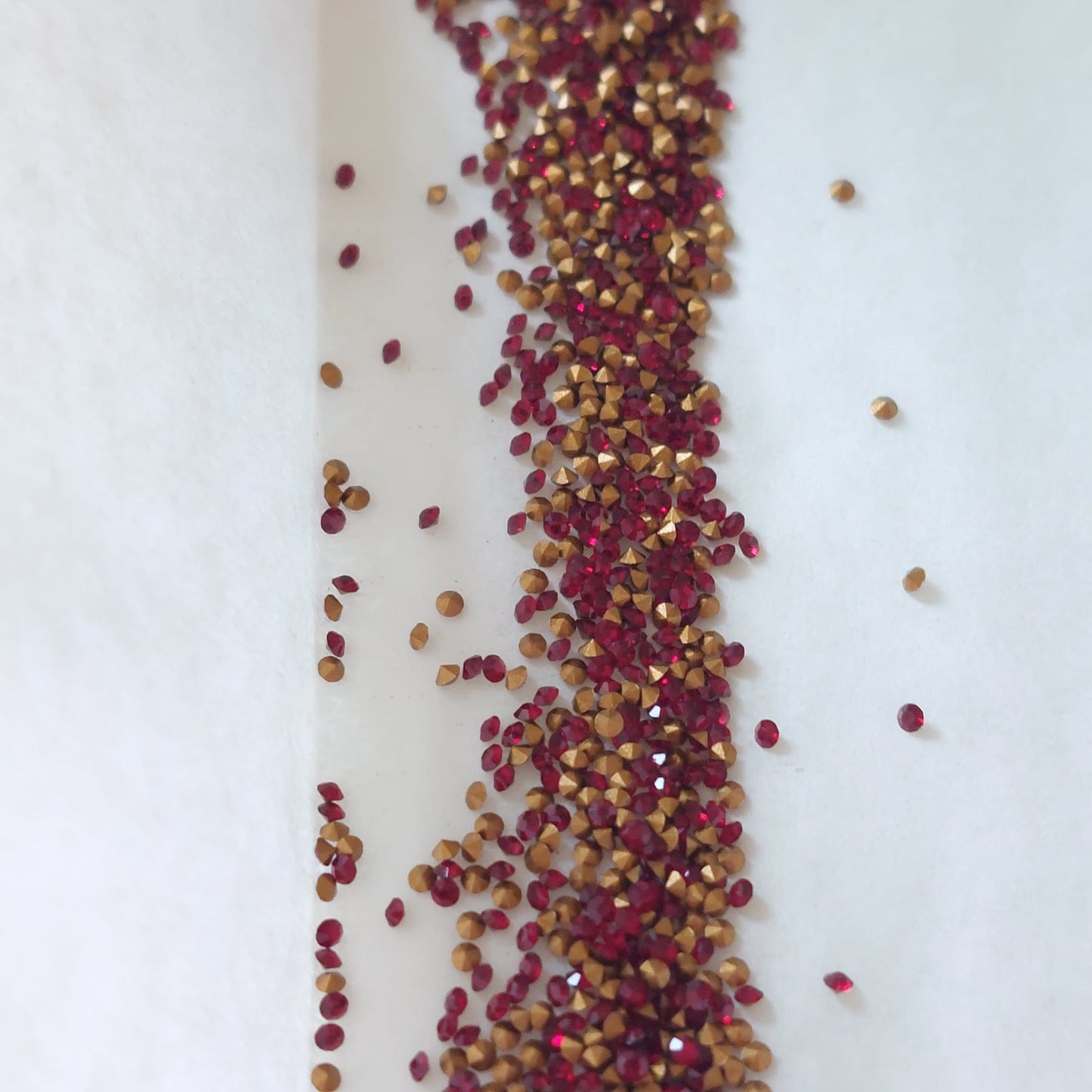 Swarovski® Chaton Vintage Siam Gold Foiled PP5