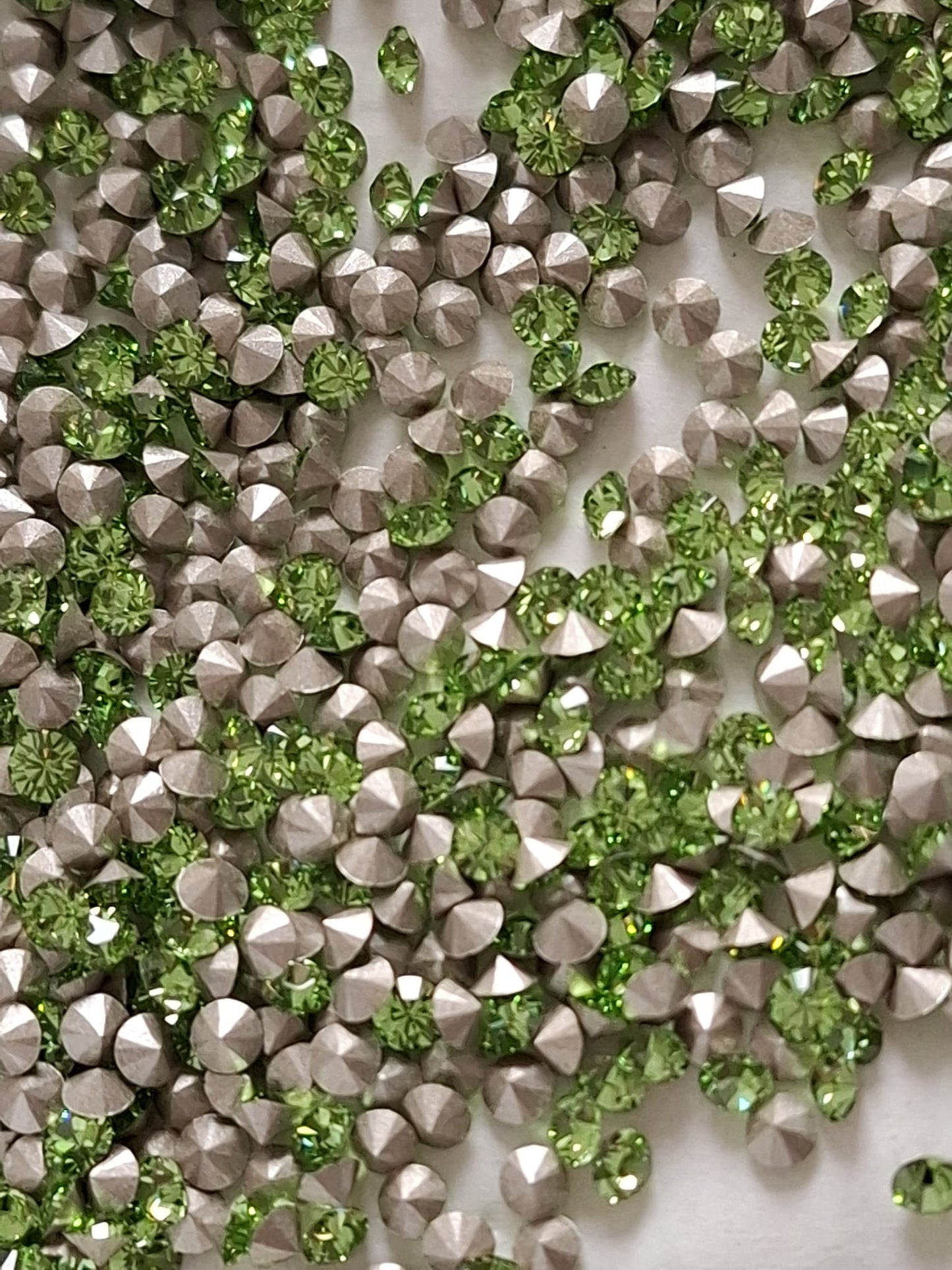 Swarovski® Chaton Peridot PP24