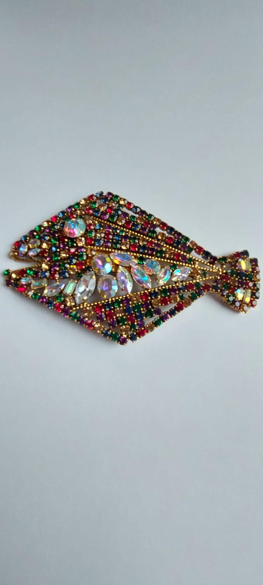 8998 Vintage Fish Brooch made with Swarovski Kristallen 130mm