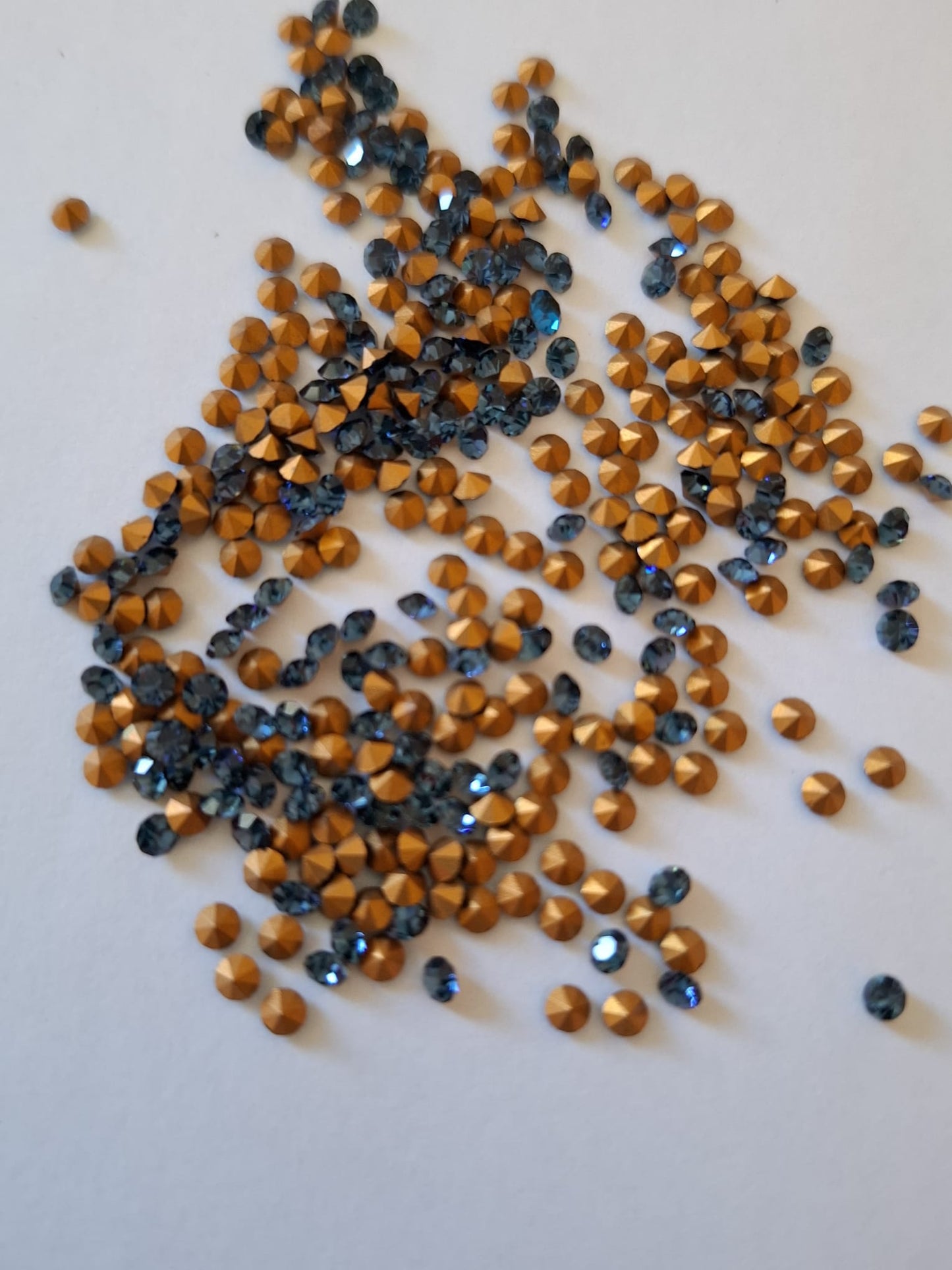 Swarovski® Chaton Vintage Montana Gold Foiled PP21