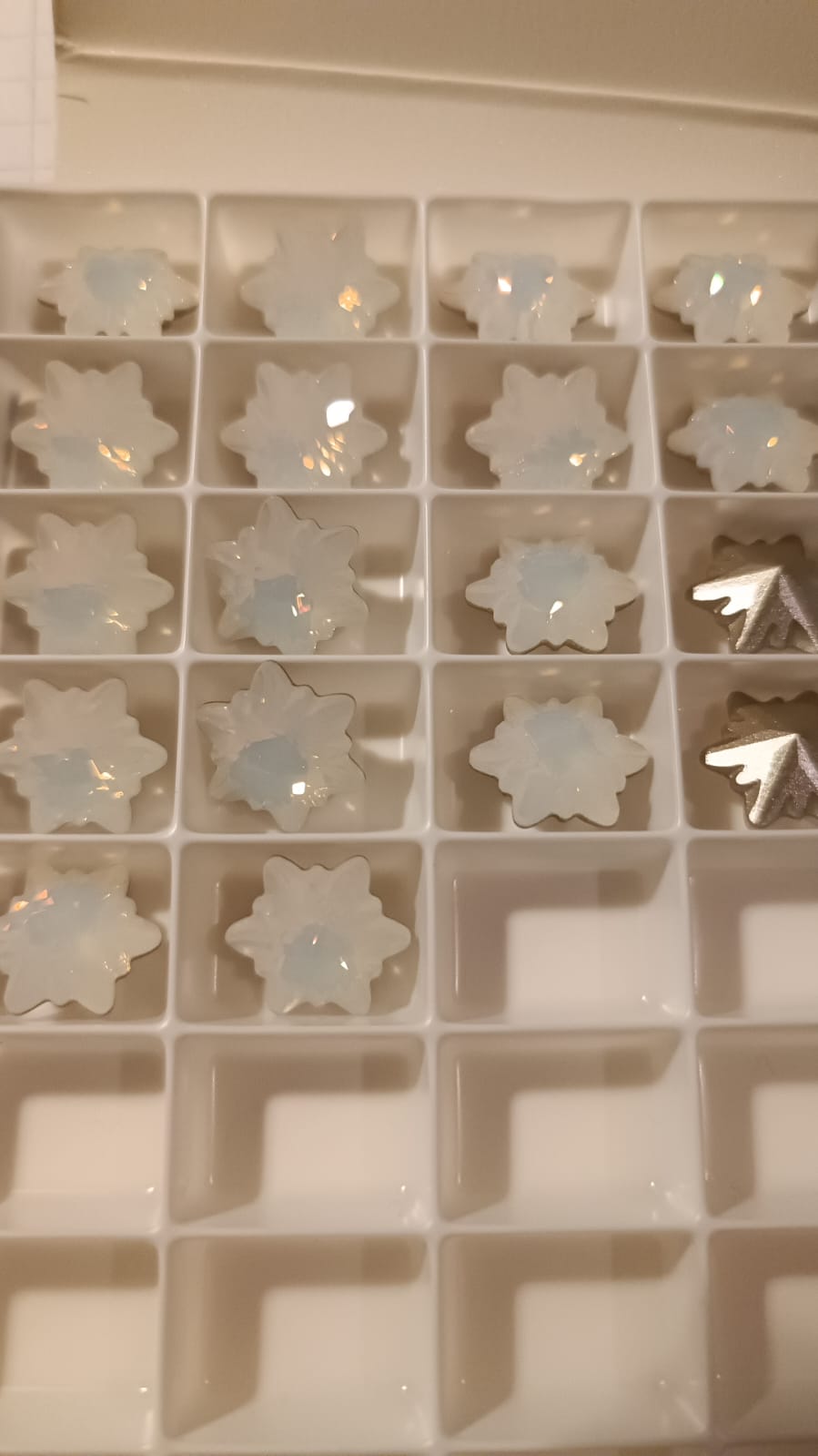 Swarovski® Fancy Edelweiss White Opal 14mm