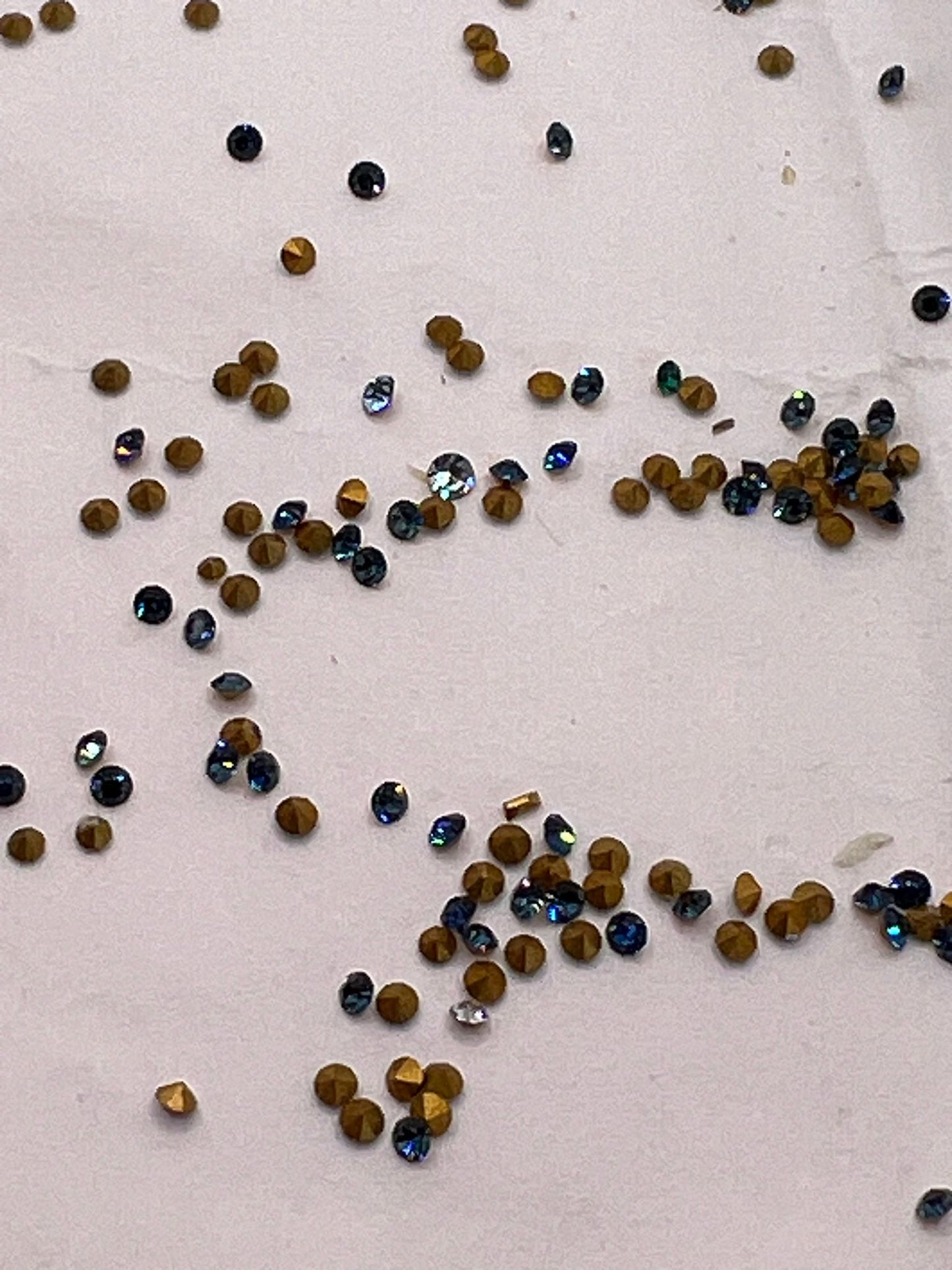 Swarovski® Chaton Vintage Montana Gold Foiled PP7