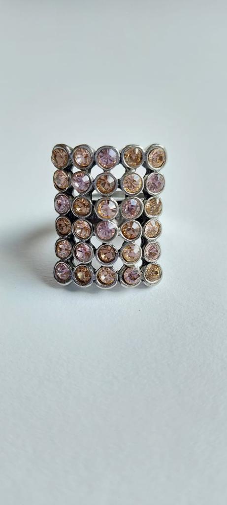 9951 Vintage Ring made with Swarovski Kristallen 25x20mm