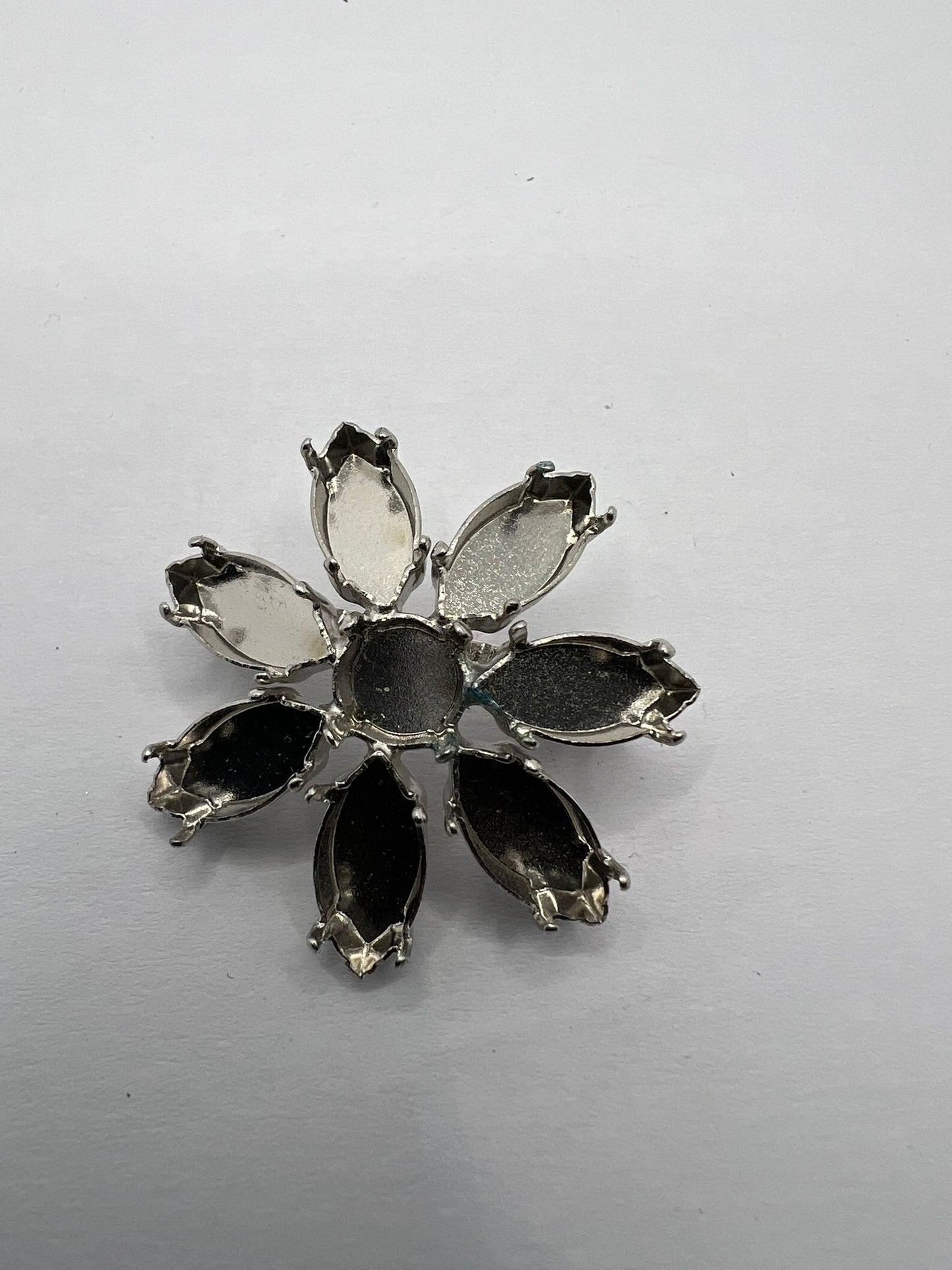 8908 Vintage leerer Rhodium Brosche zum Befüllen mit Swarovski Kristallen 35mm