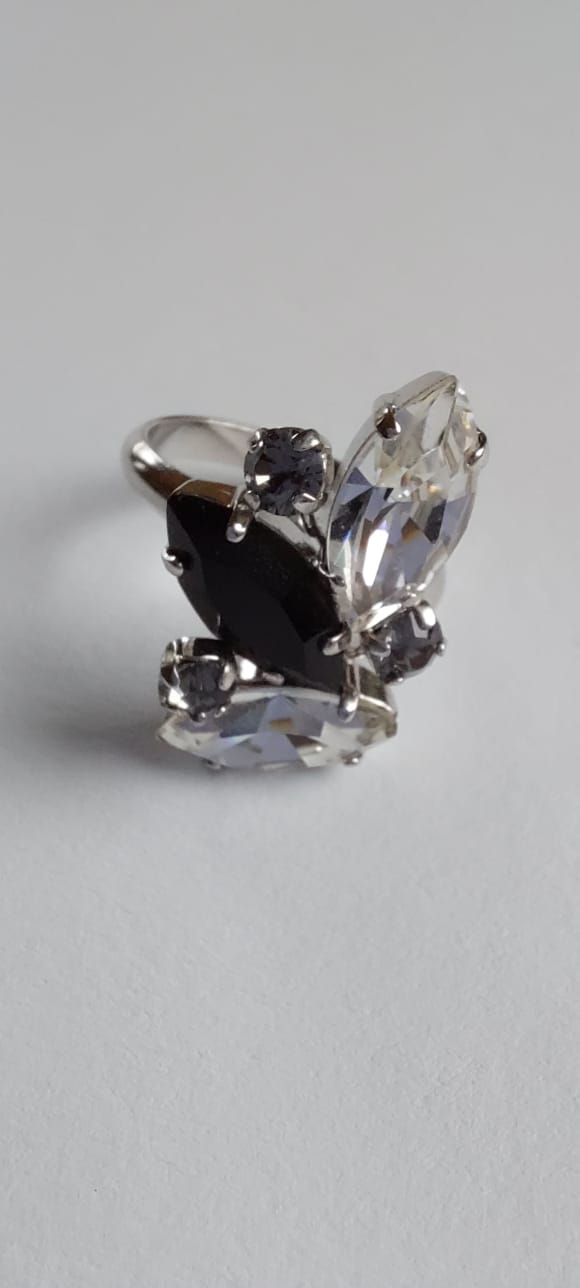 9992 Vintage Ring made with Swarovski Kristallen 25x11mm