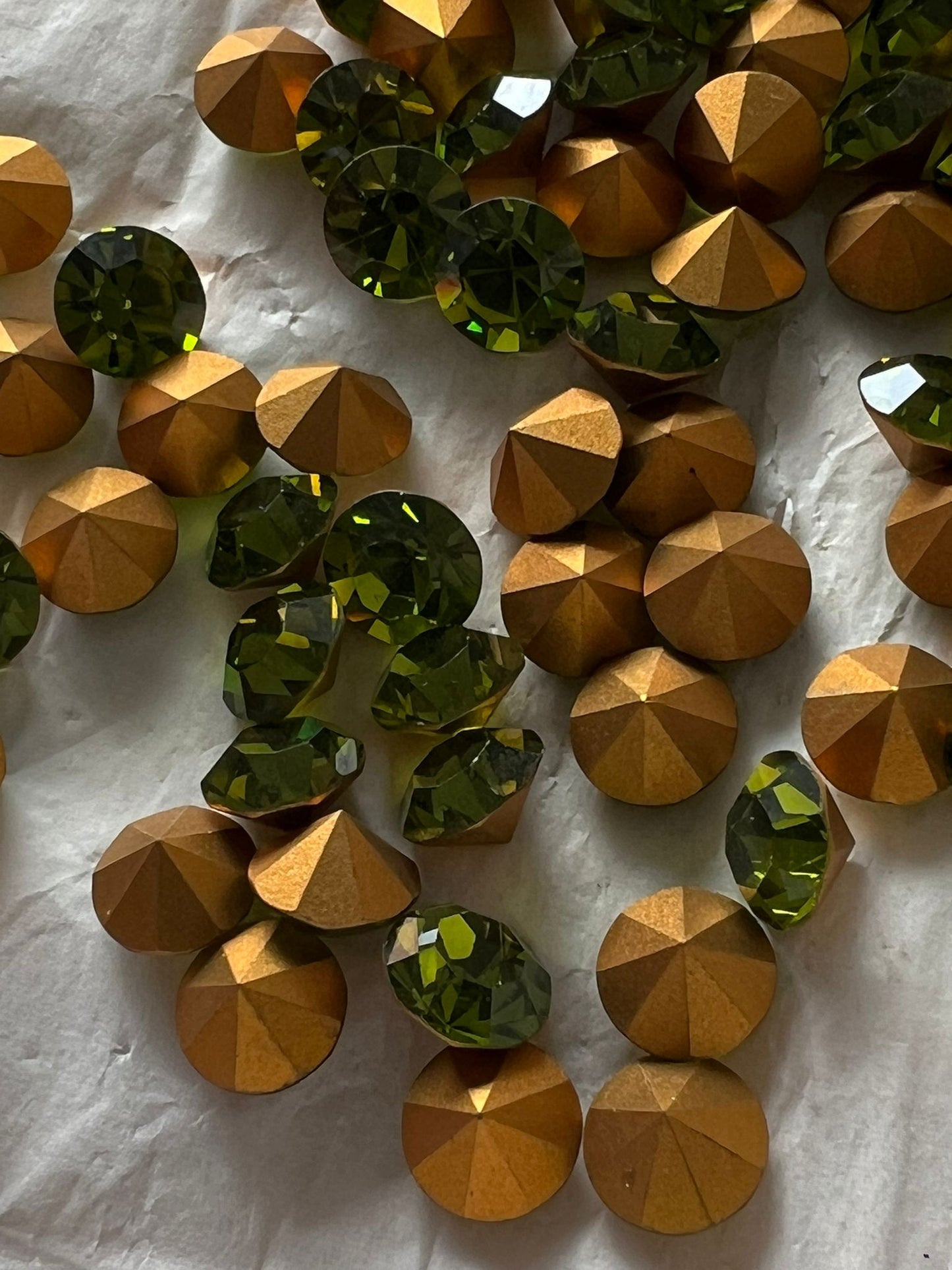 Swarovski® Chaton Vintage Olivine Gold Foiled SS45