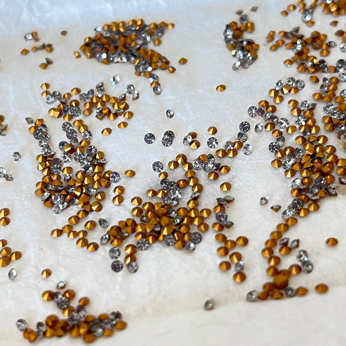 Swarovski® Chaton Vintage Black Diamond Gold Foiled PP11