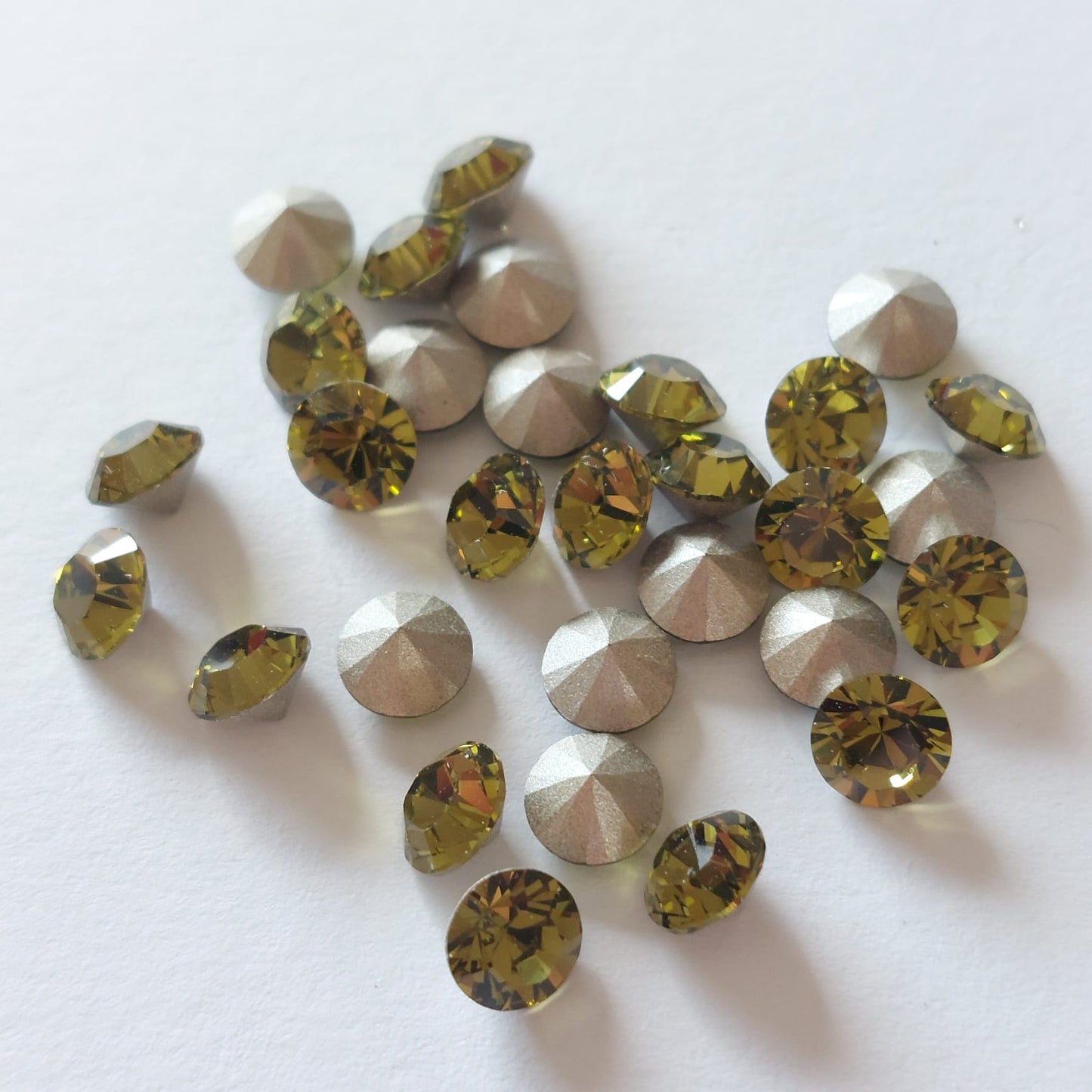 Swarovski® Chaton Khaki SS29