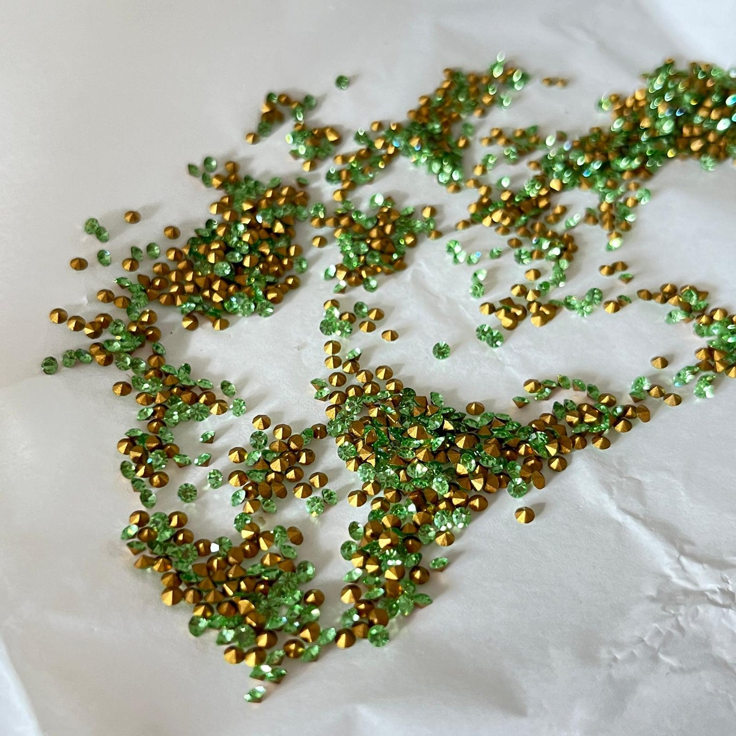 Swarovski® Chaton Vintage Peridot Gold Foiled PP15