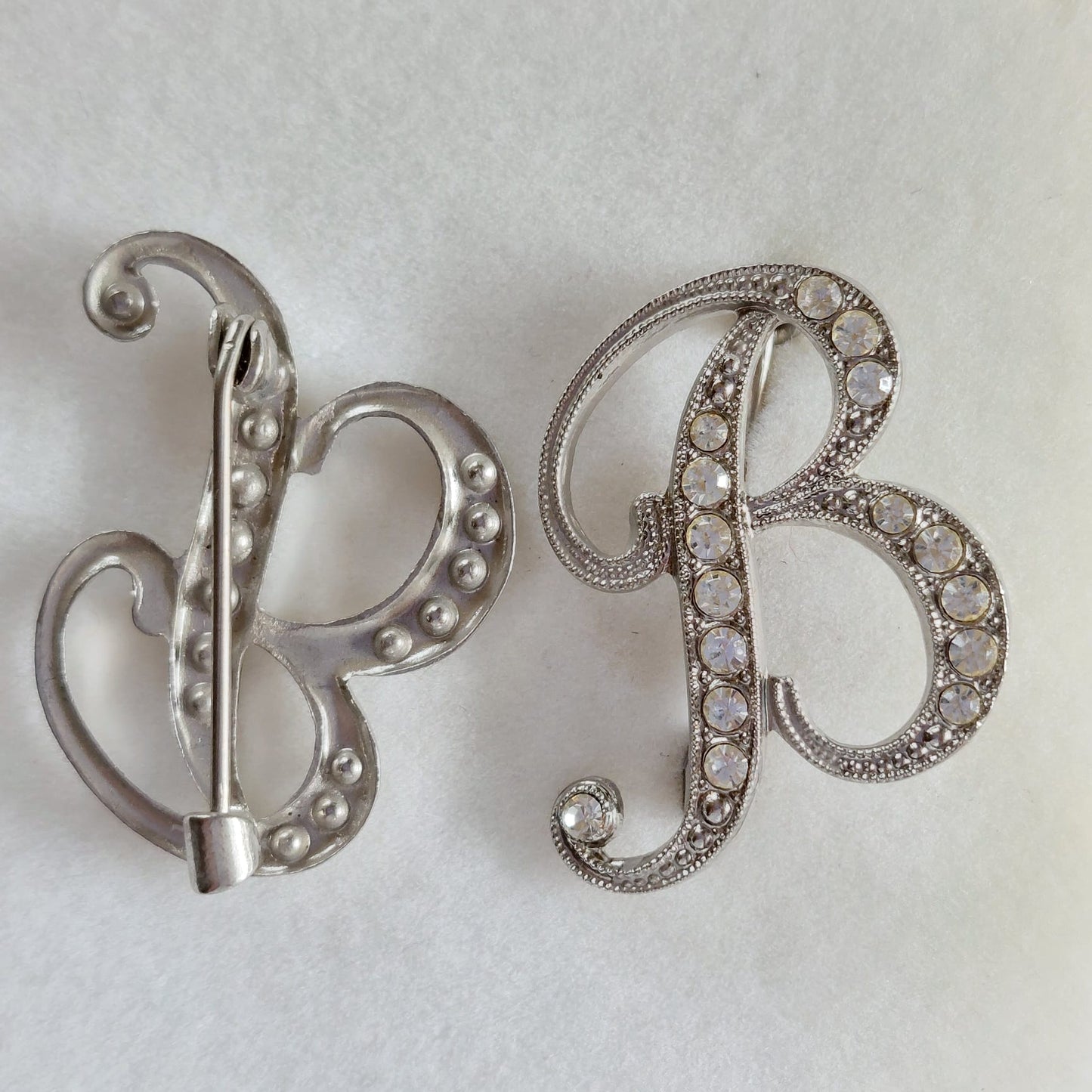 8036 Vintage-Buchstabe "B" Brosche mit Swarovski-Kristallen 30x20mm