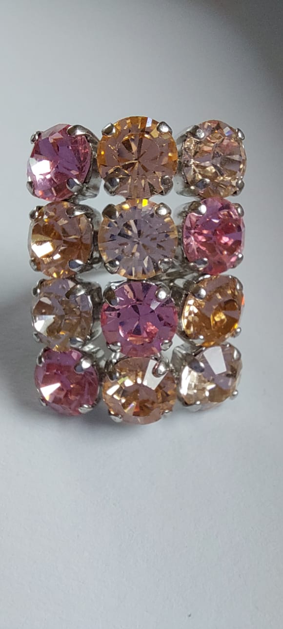9911 Vintage Ring made with Swarovski Kristallen 30x25mm