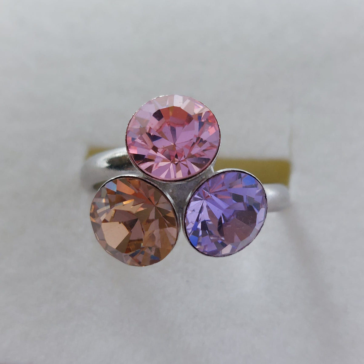 9835 Vintage Ring made with Swarovski Kristallen 15mm