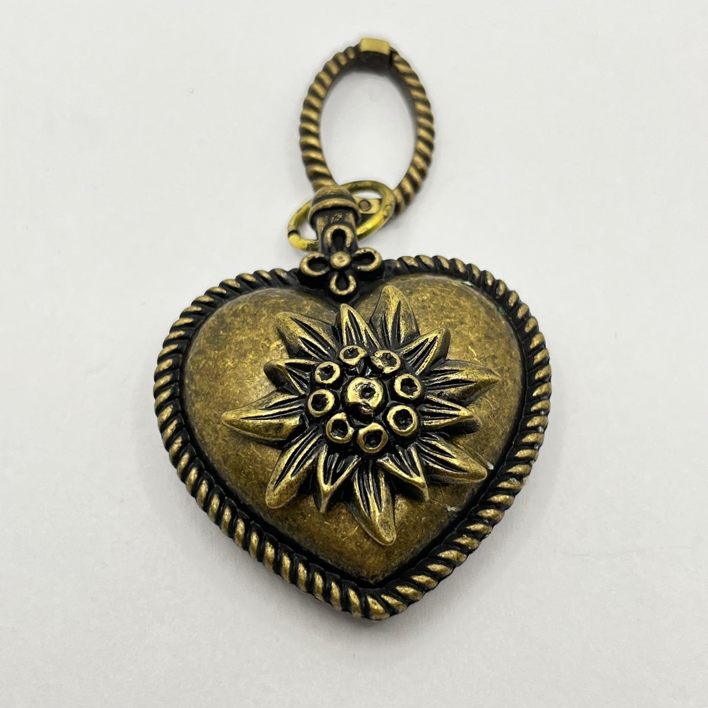 1153 Vintage Trachtenschmuck Kettenanhänger Edelweiß 67mm