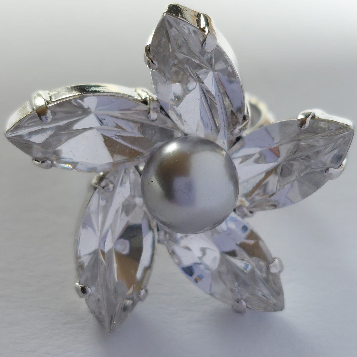 9843 Vintage Ring made with Swarovski Kristallen 30mm