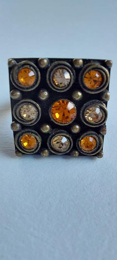9972 Vintage Ring made with Swarovski Kristallen 18mm