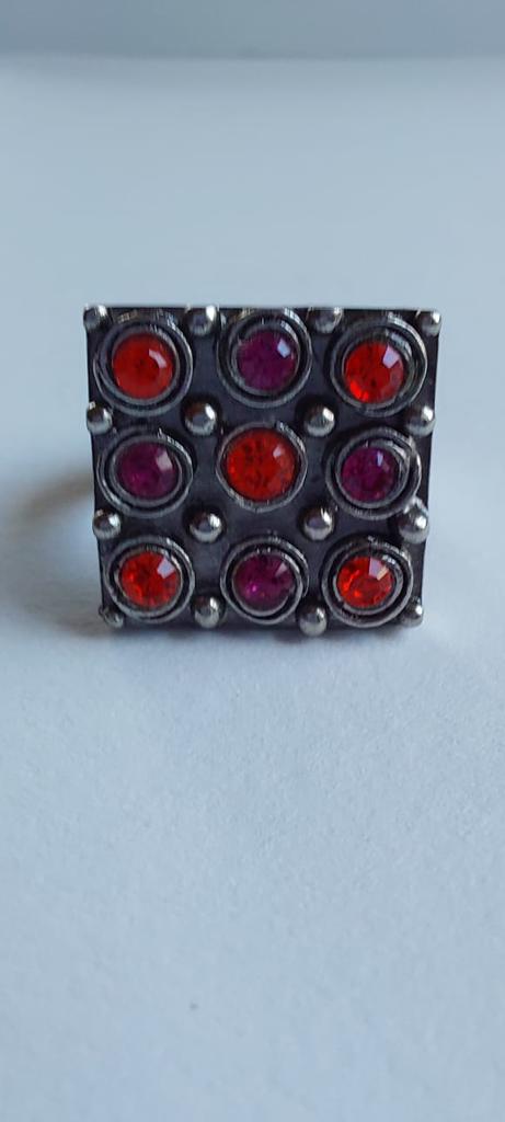9969 Vintage Ring made with Swarovski Kristallen 18mm