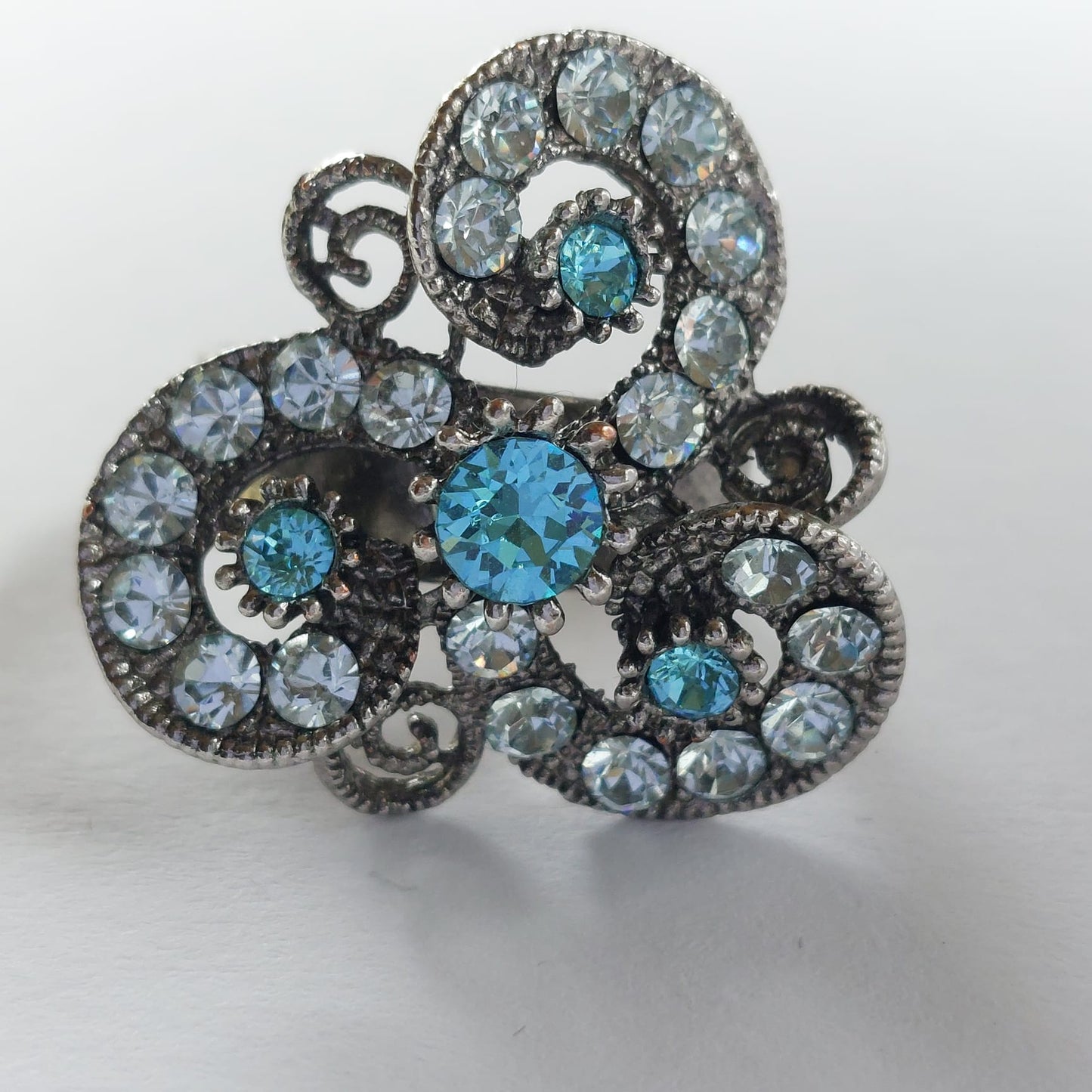 9854 Vintage Ring made with Swarovski Kristallen 27mm