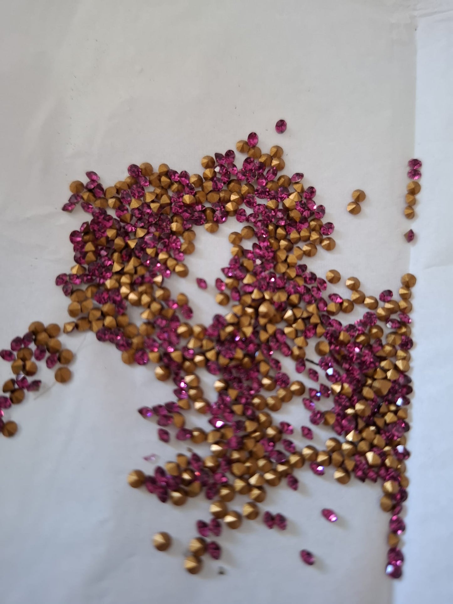 Swarovski® Chaton Vintage Fuchsia Gold Foiled PP17