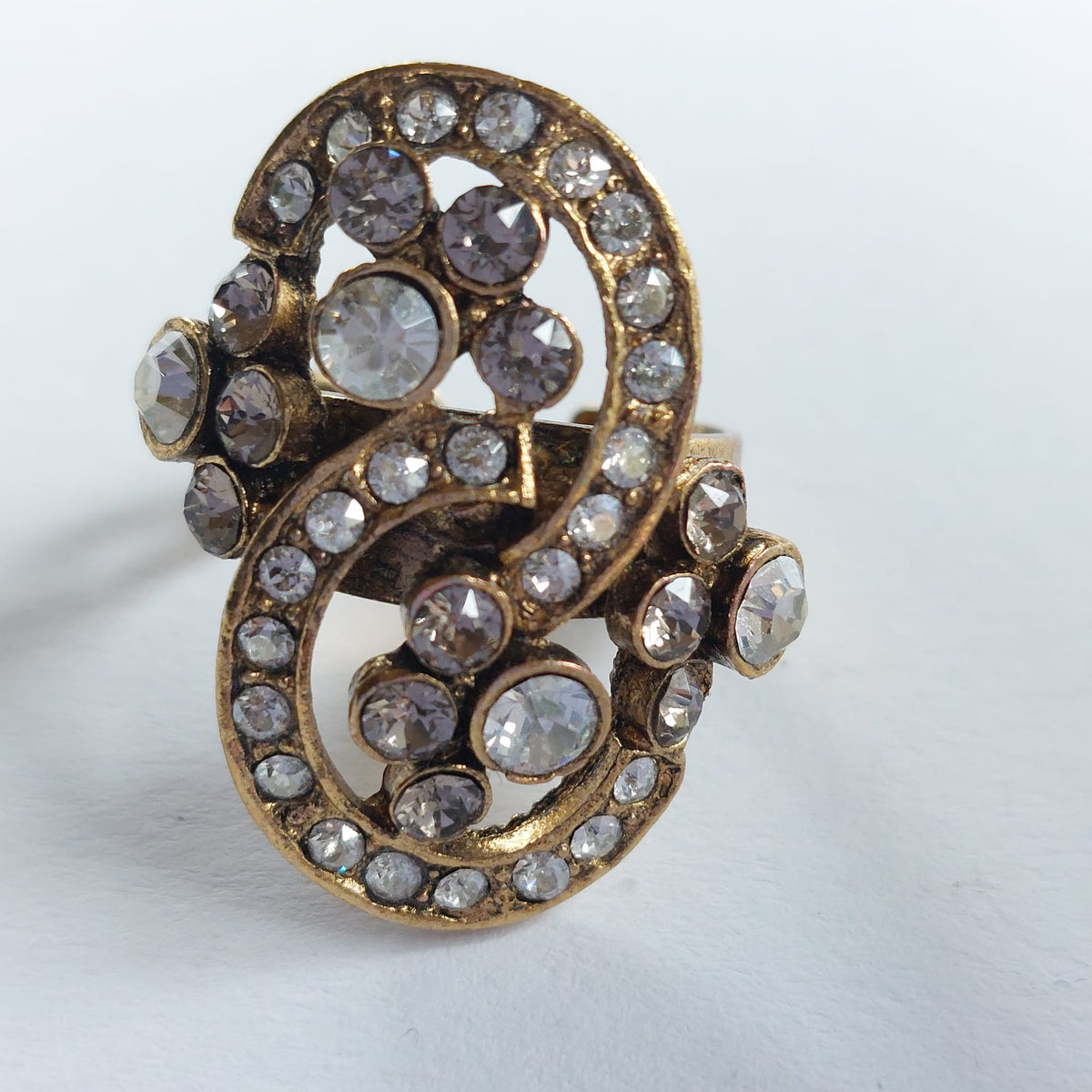 9857 Vintage Ring made with Swarovski Kristallen 30x20mm