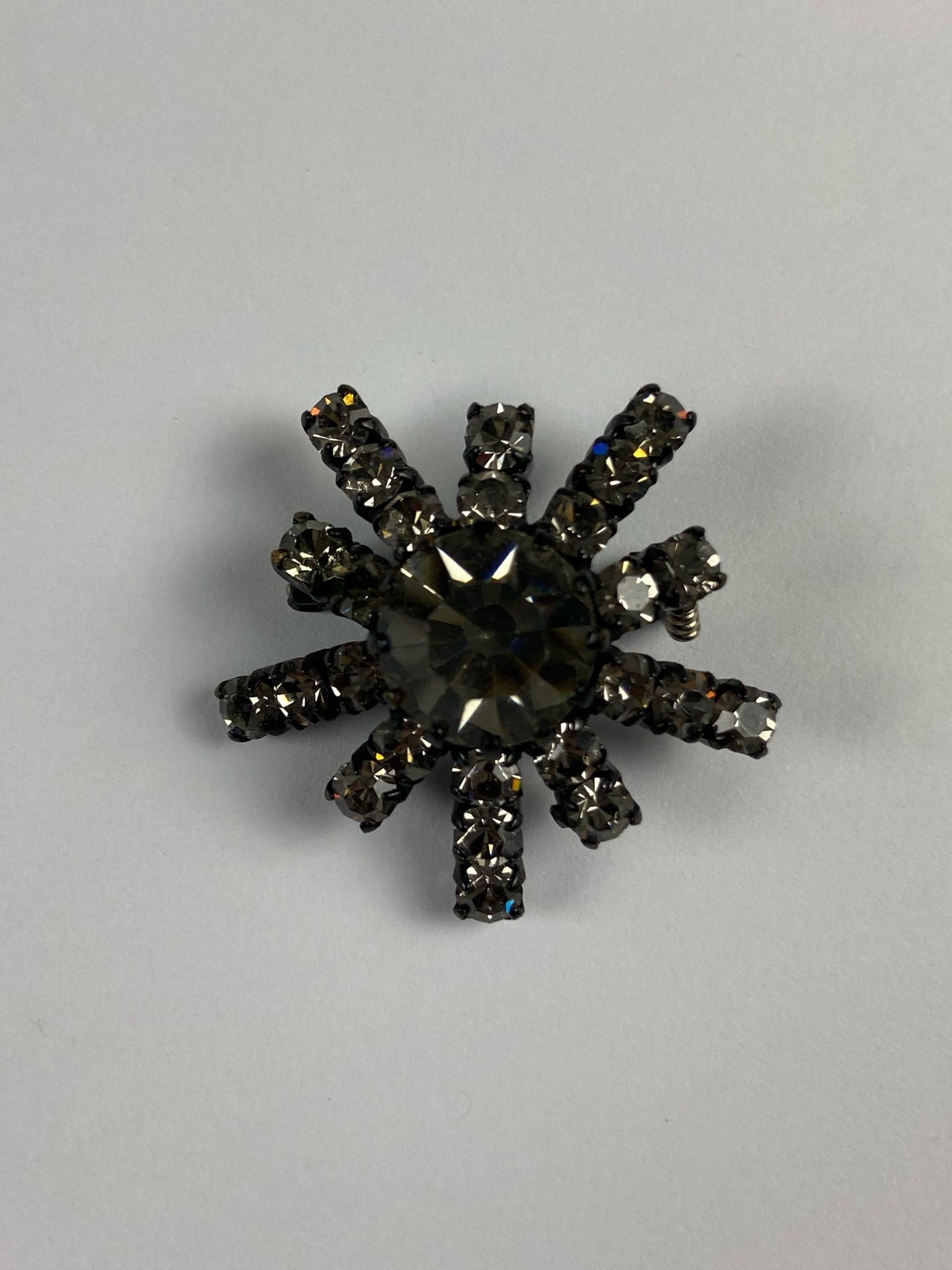 8697 Vintage Swarovski Kristallen Brosche 32mm