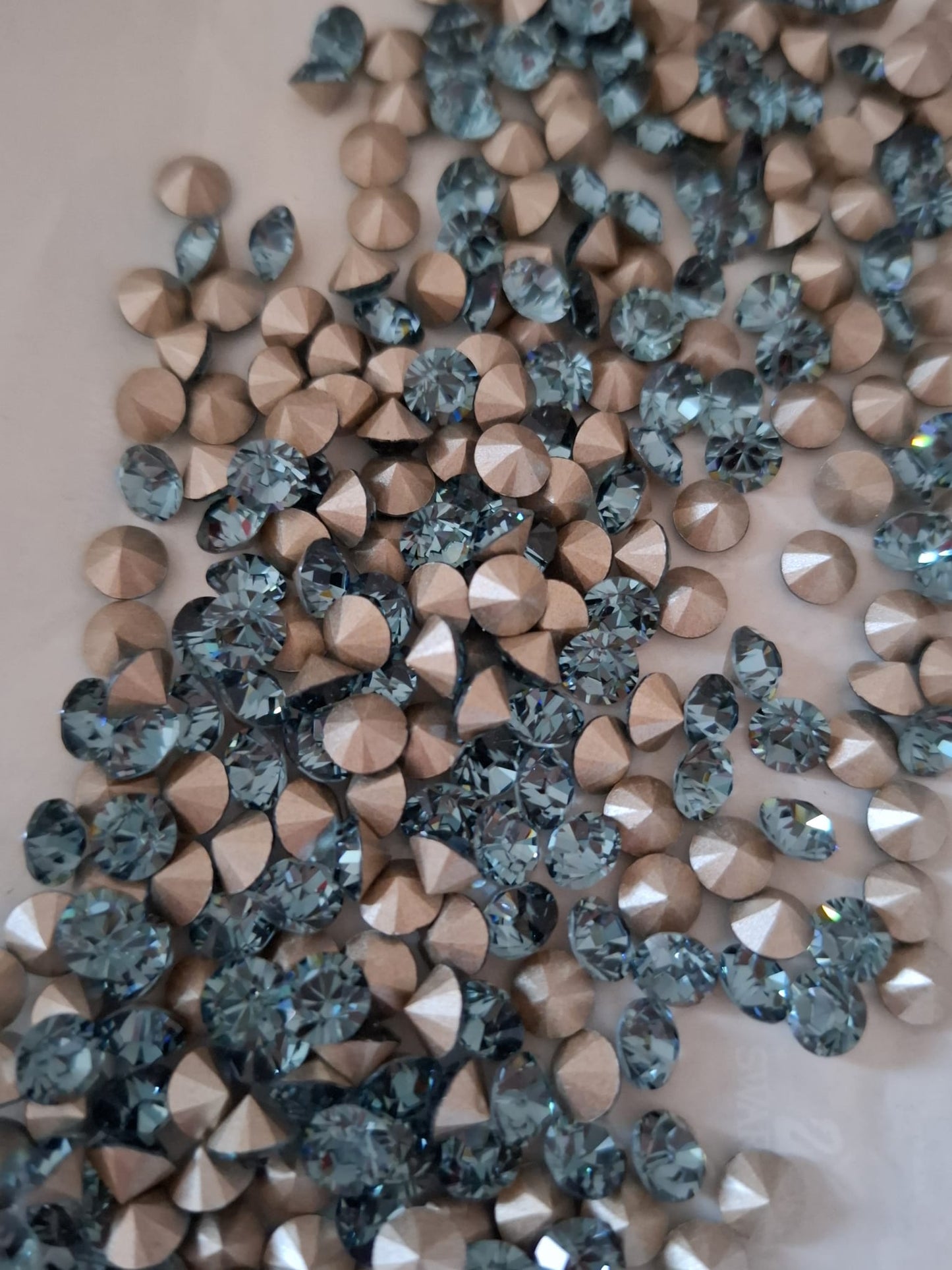 Swarovski® Chaton Indian Sapphire SS29