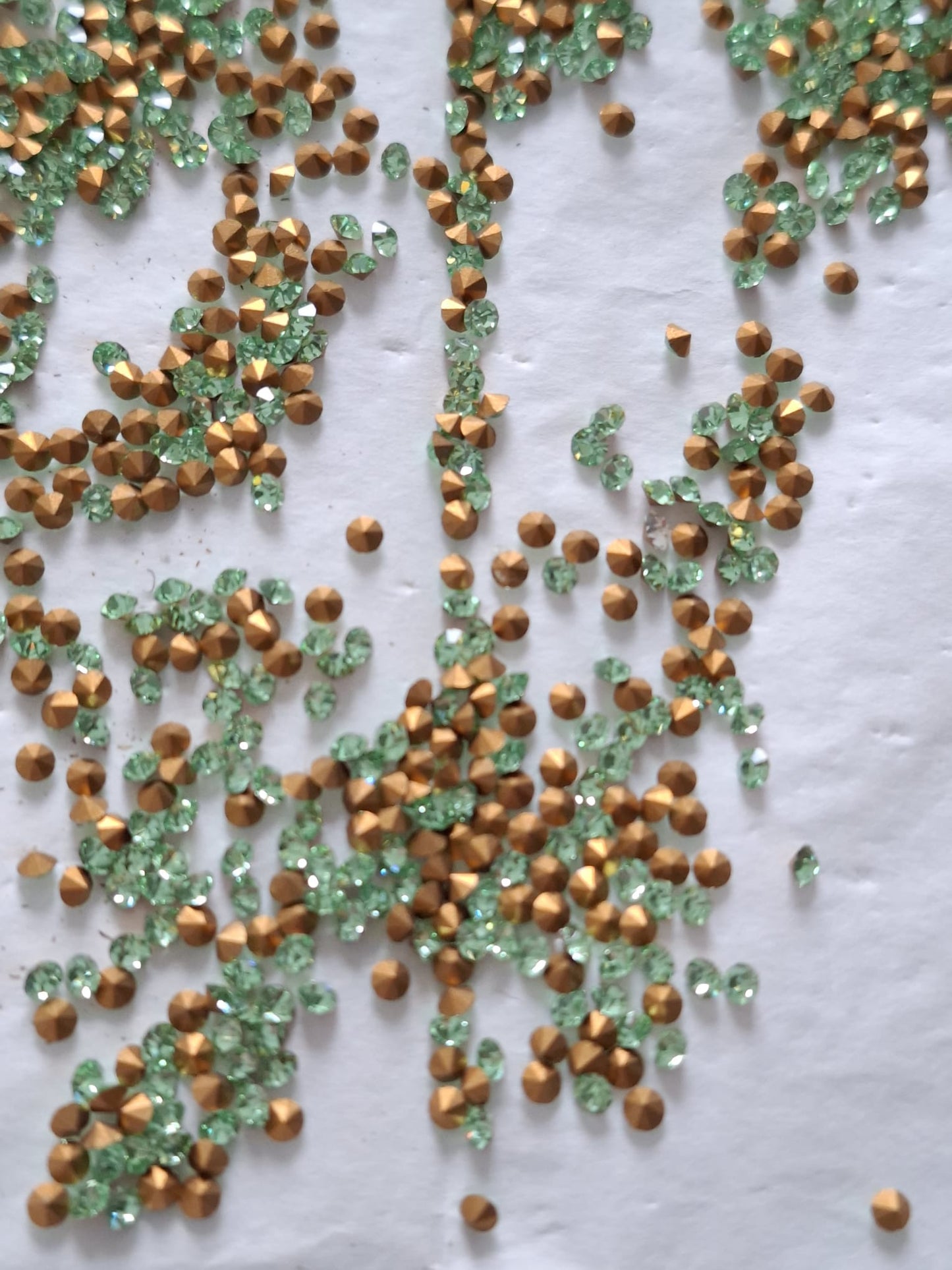 Swarovski® Chaton Vintage Peridot Gold Foiled PP13