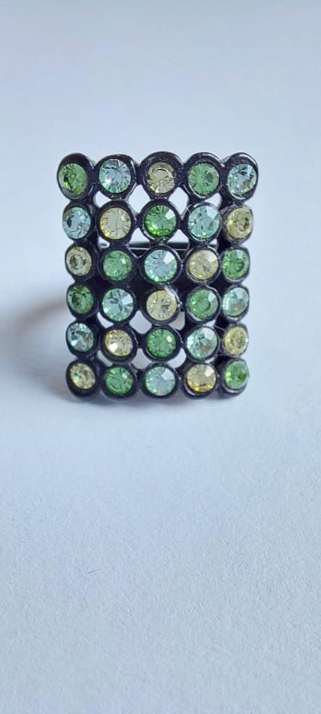 9949 Vintage Ring made with Swarovski Kristallen 25x20mm