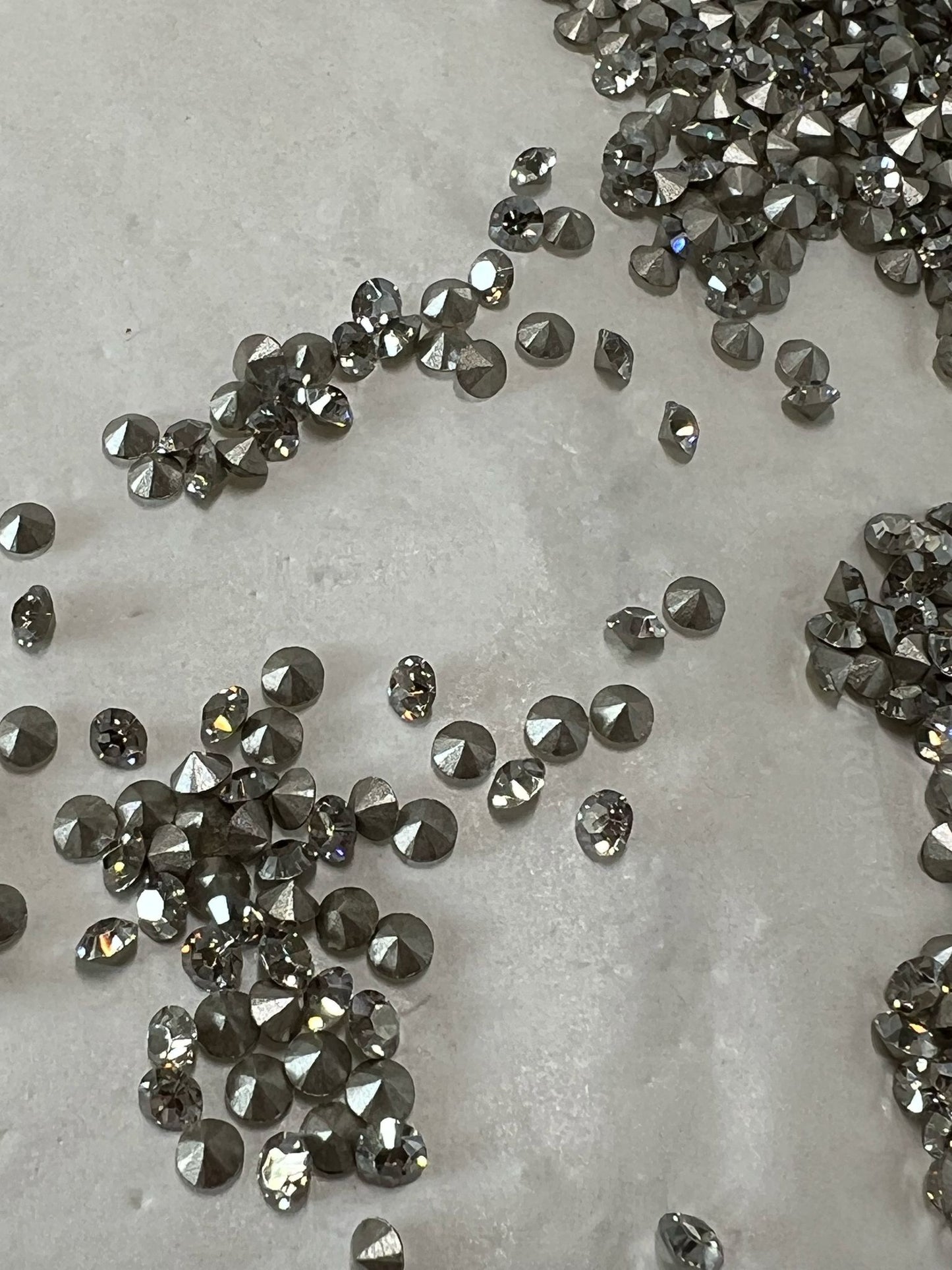 Swarovski® Chaton Silver Shade PP24