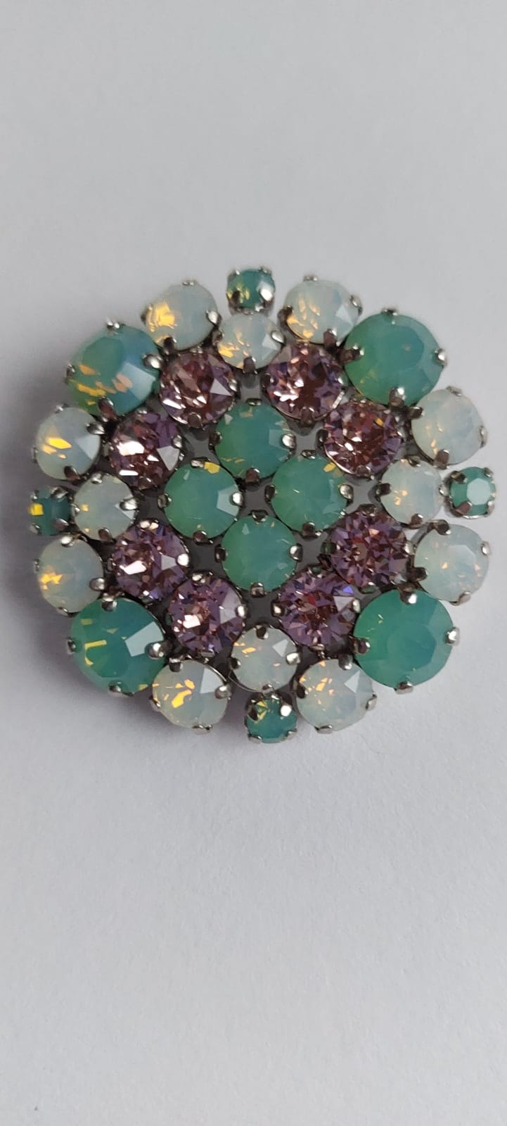 8992 Vintage Brooch made with Swarovski Kristallen 40mm