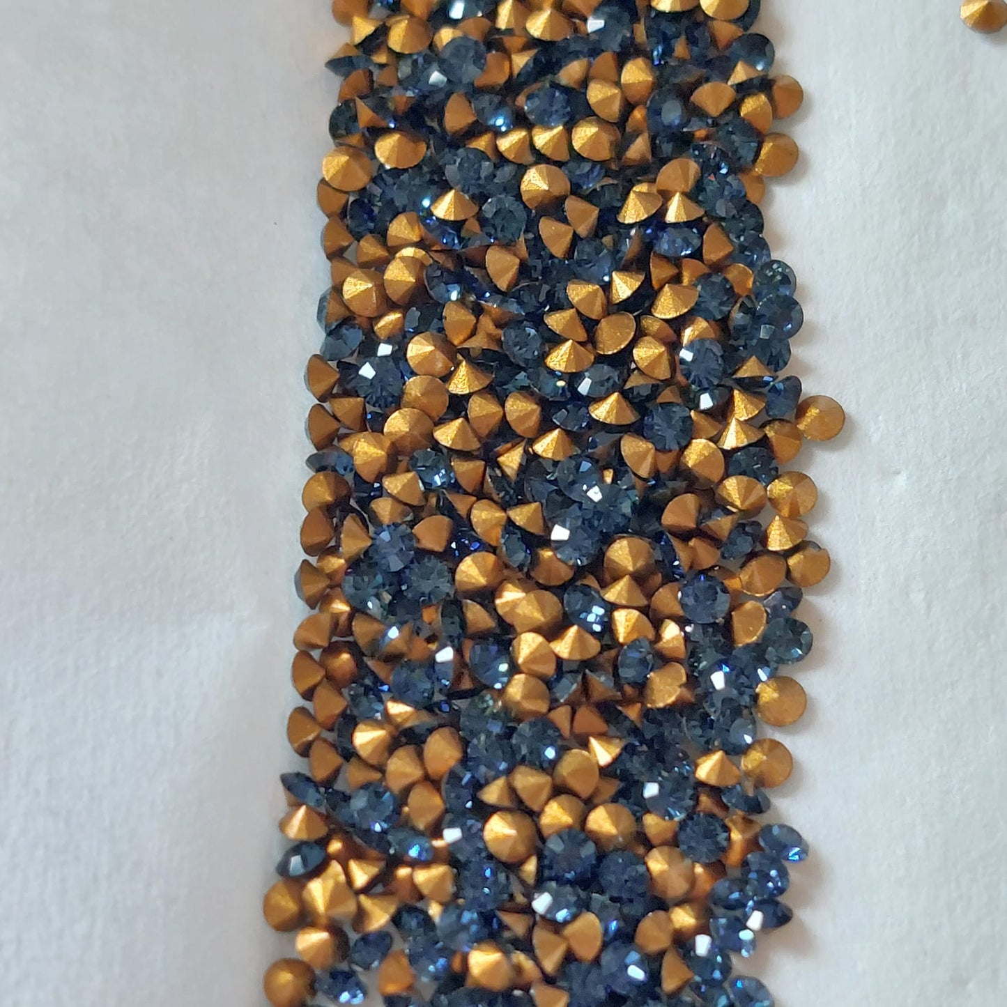 Swarovski® Chaton Vintage Montana Gold Foiled PP12