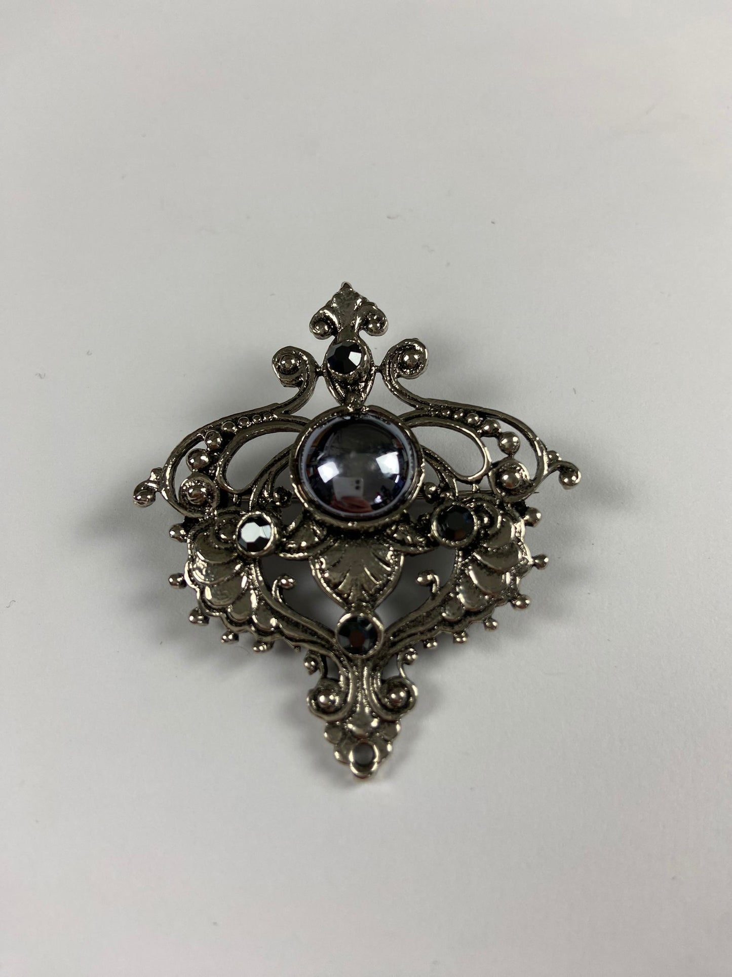 8153 Vintage Brosche mit Swarovski Perlen 46,7x52,5mm