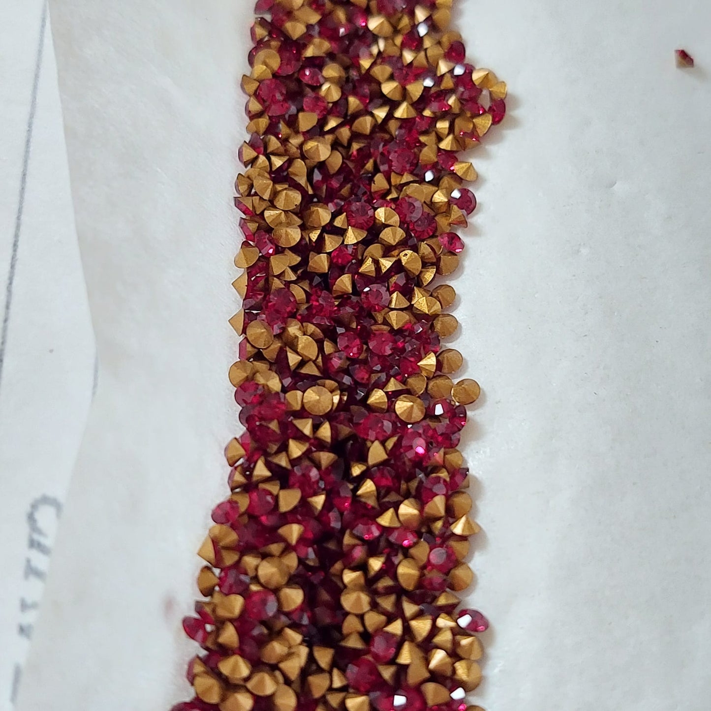 Swarovski® Chaton Vintage Siam Gold Foiled PP16