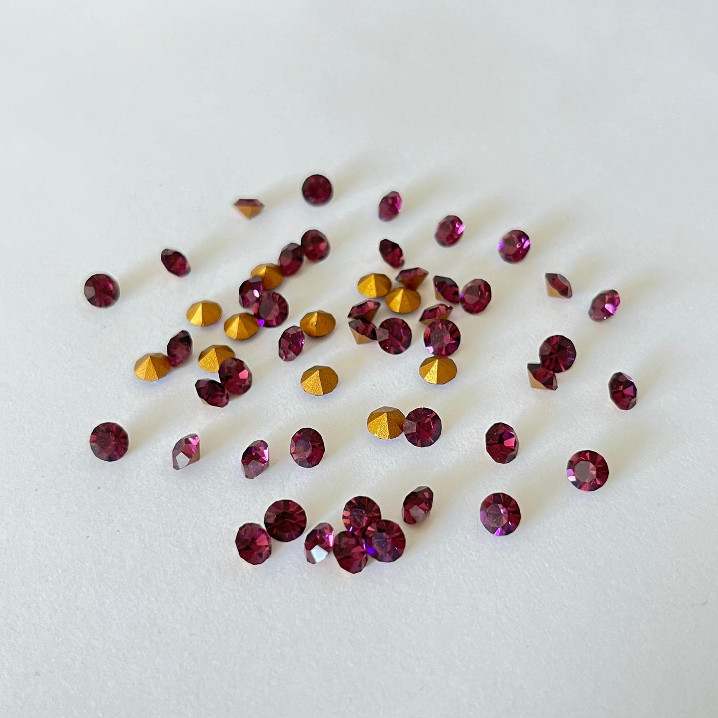 Swarovski® Chaton Vintage Amethyst Gold Foiled SS19