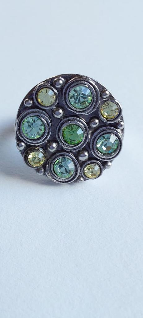 9963 Vintage Ring made with Swarovski Kristallen 20mm
