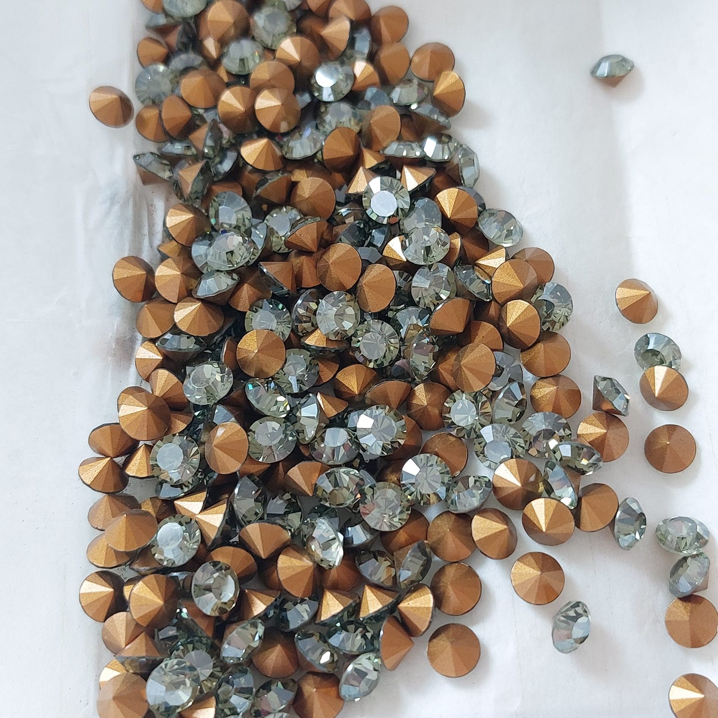Swarovski® Chaton Vintage Chrysolite Gold Foiled SS29