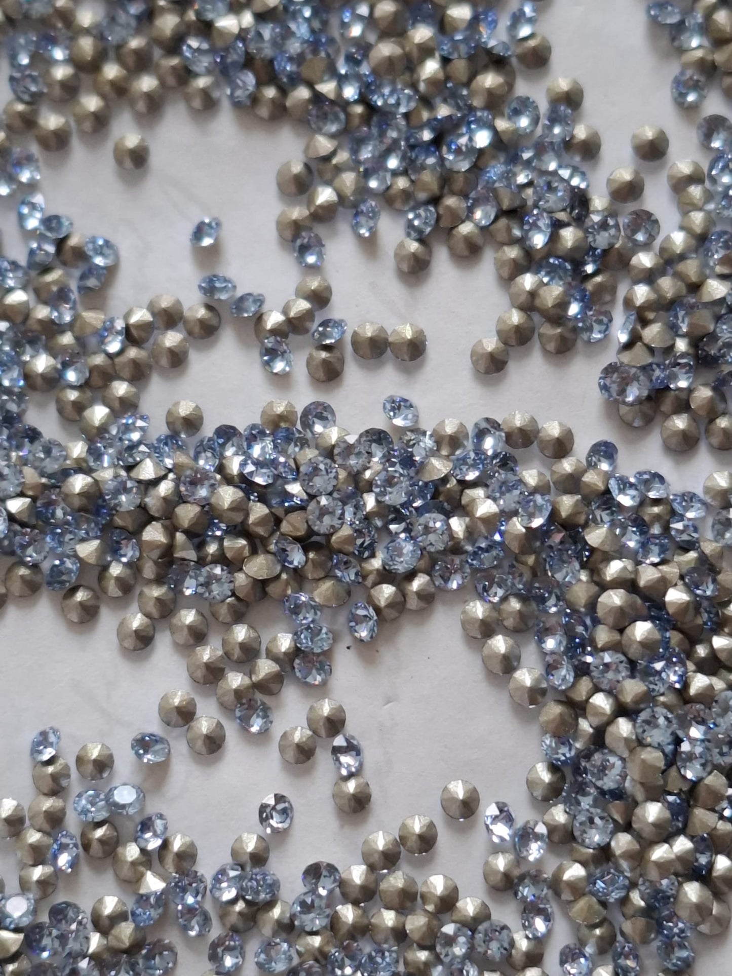 Swarovski® Chaton Light Sapphire PP14