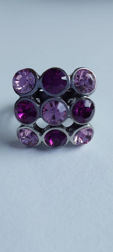 9976 Vintage Ring made with Swarovski Kristallen 17mm