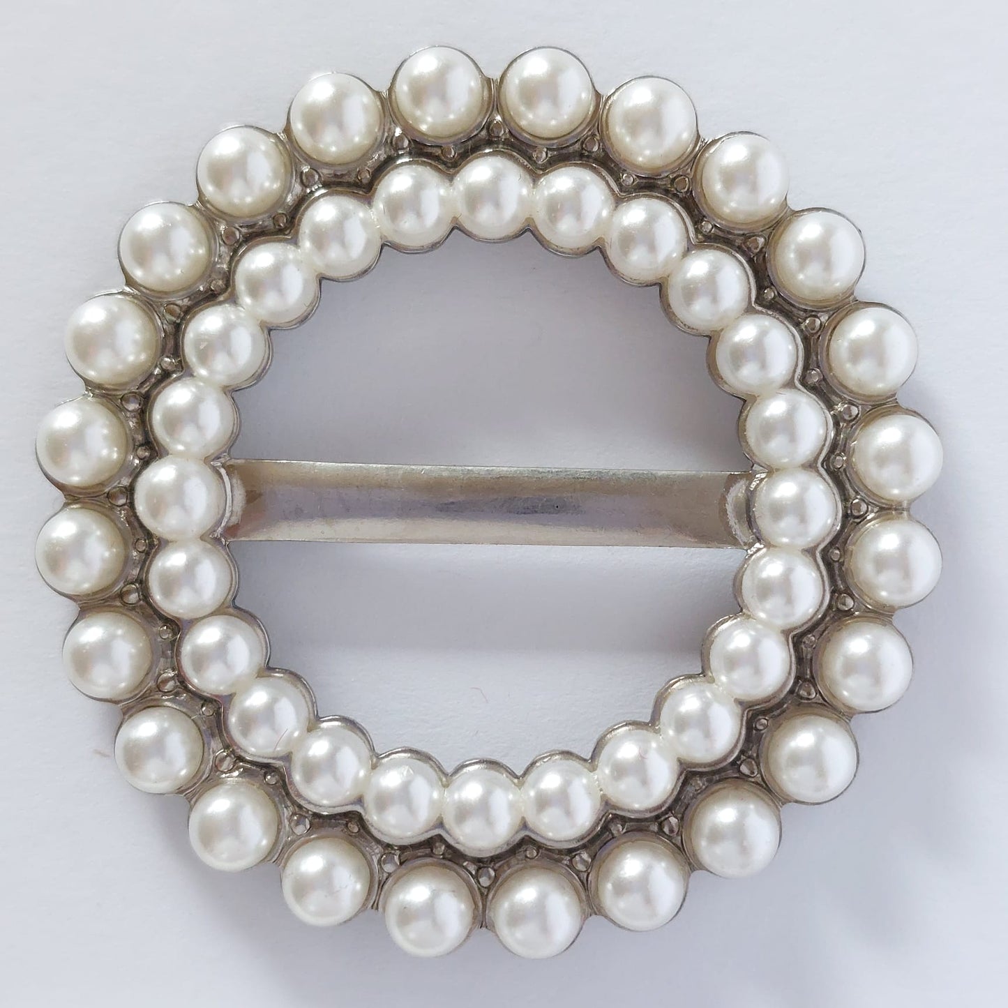 2046 Silberne Gürtelschnalle mit Swarovski Perlen 52mm