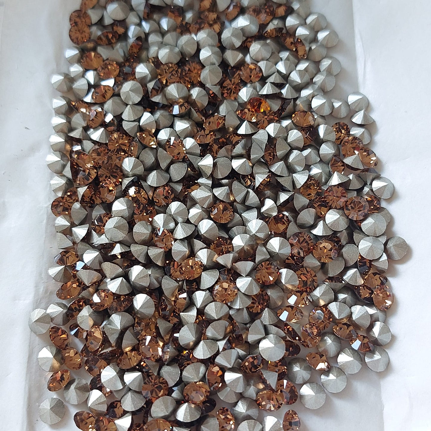 Swarovski® Chaton Light Smoked Topaz SS24