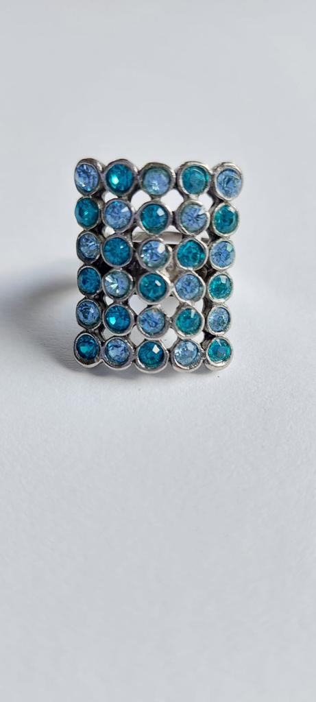 9953 Vintage Ring made with Swarovski Kristallen 25x20mm