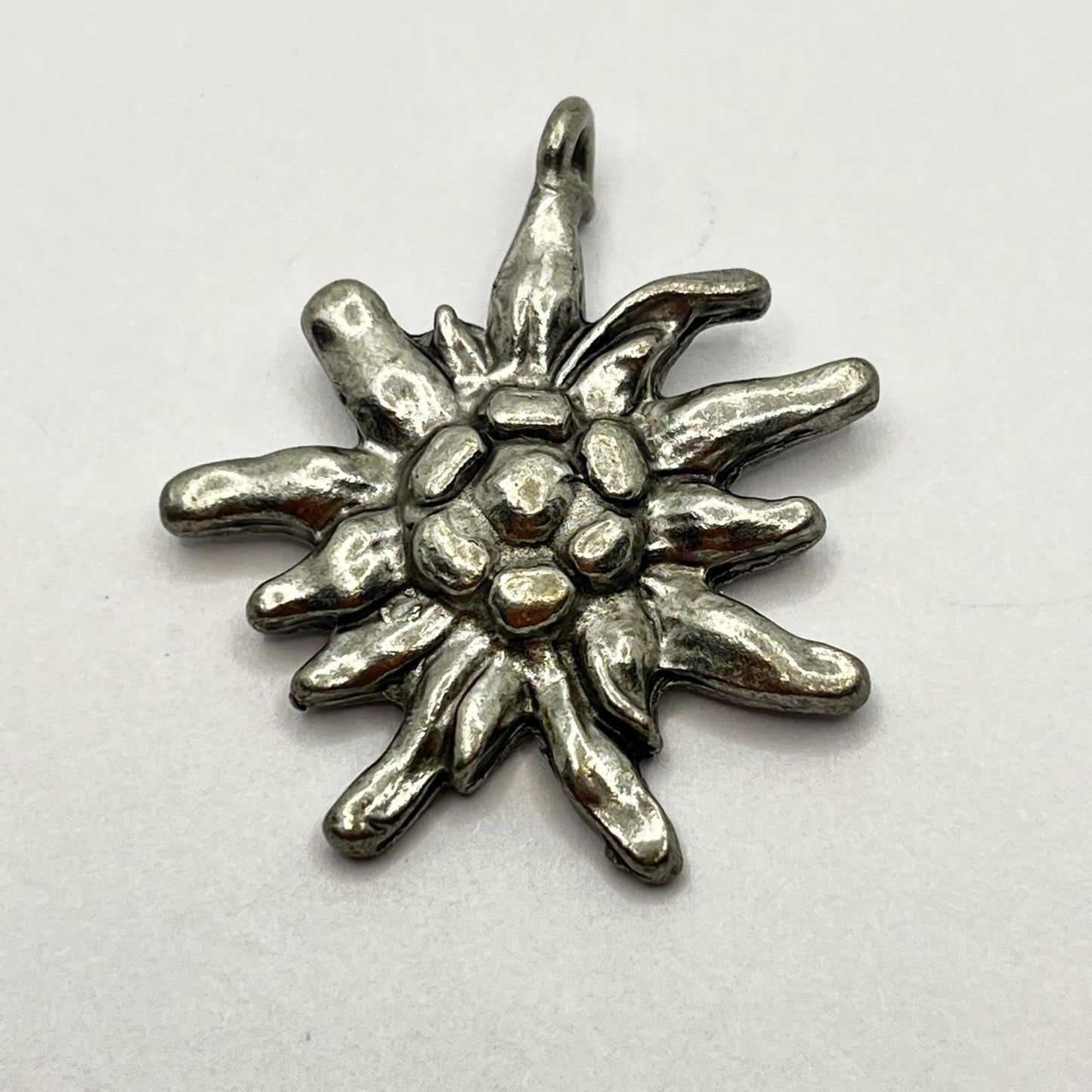 1155 Vintage Trachtenschmuck Kettenanhänger Edelweiß 33mm