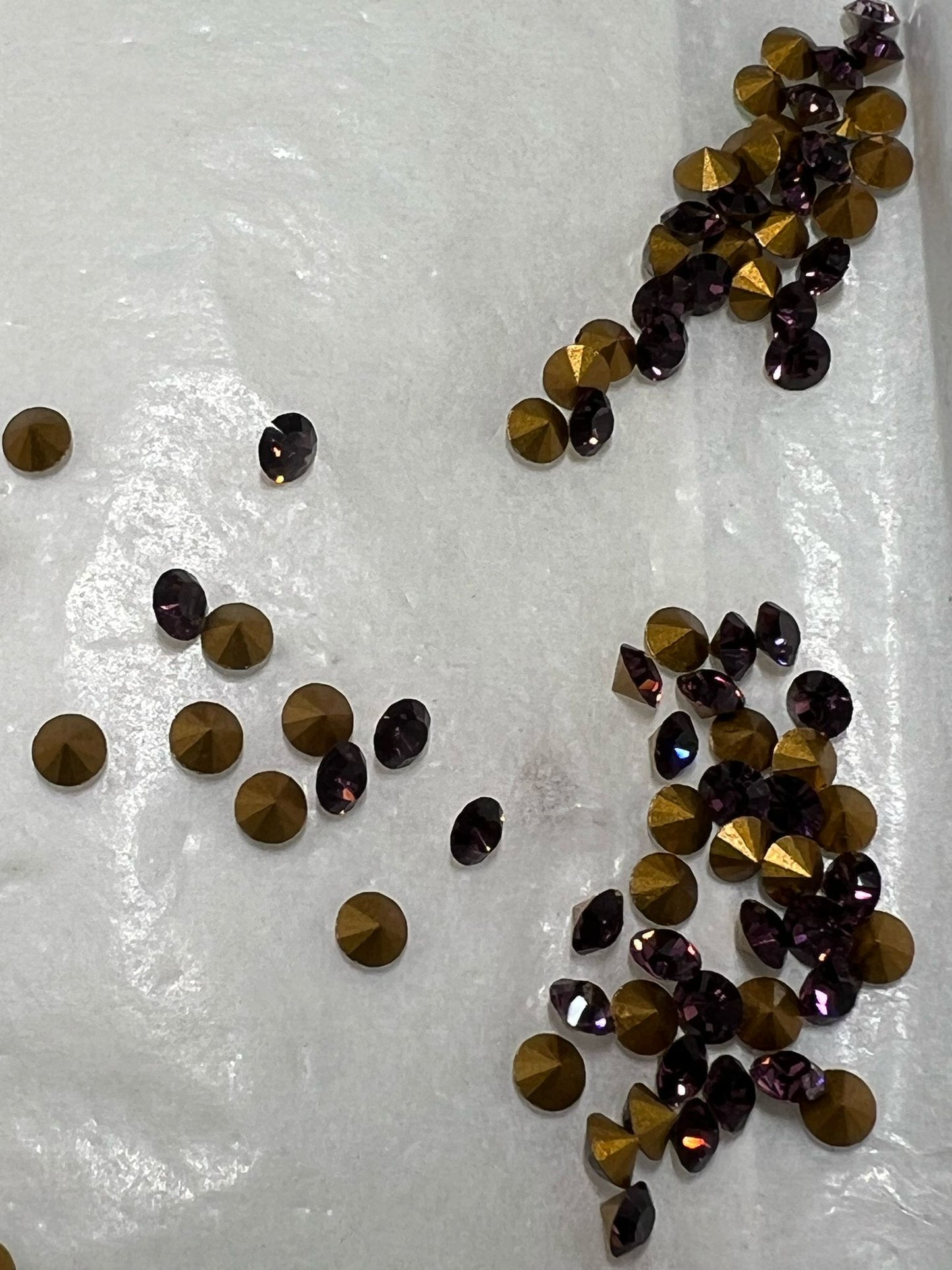 Swarovski® Chaton Vintage Amethyst Gold Foiled PP24