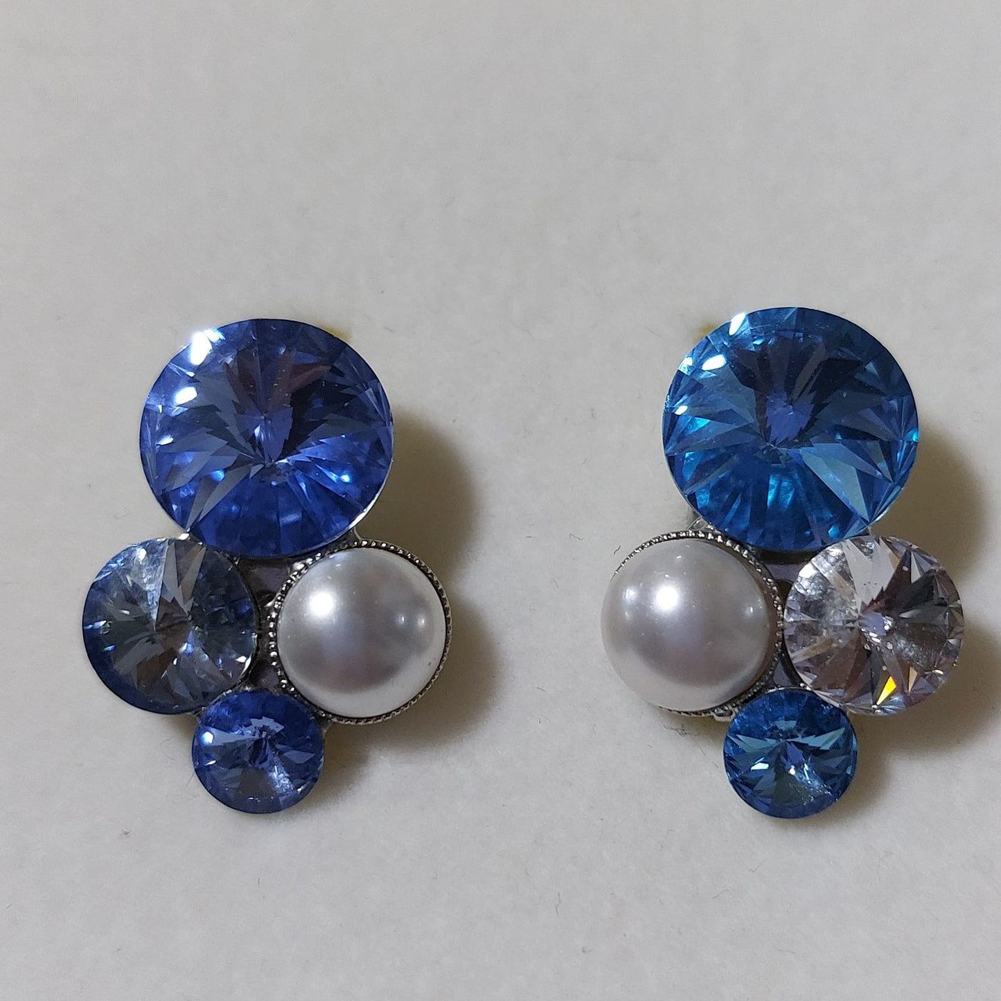 3684 Vintage Ohrclips mit Swarovski Kristallen 25x17mm