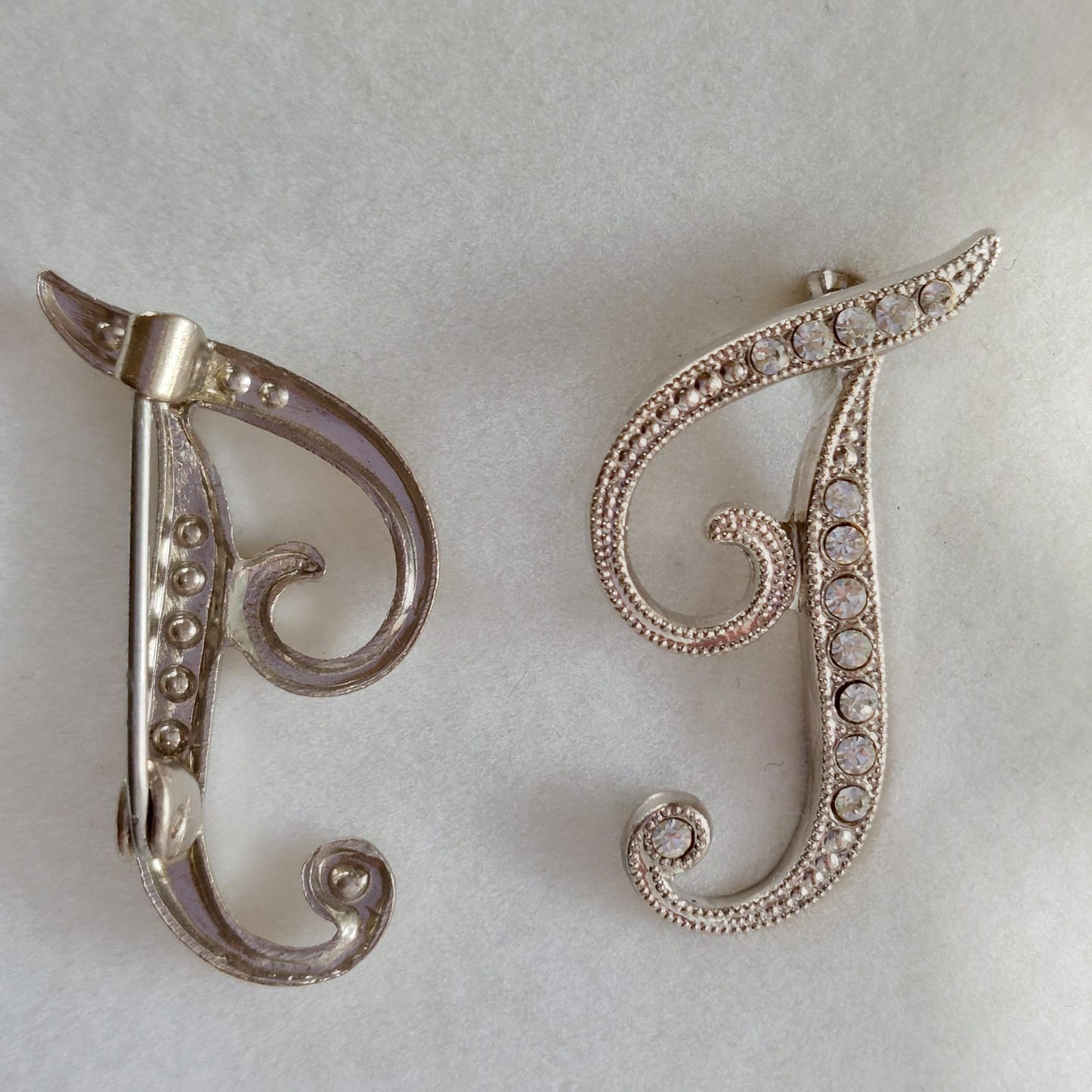8033 Vintage-Buchstabe "T" Brosche mit Swarovski-Kristallen 30x20mm