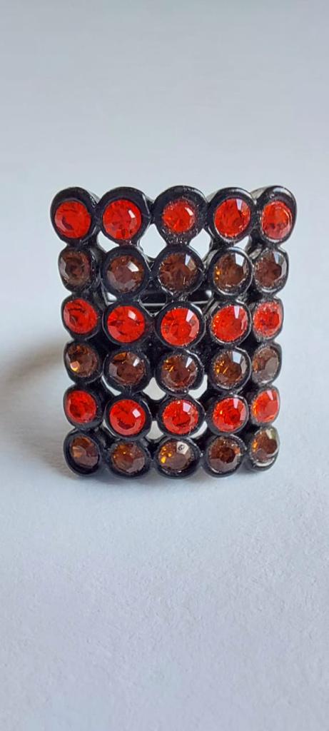 9948 Vintage Ring made with Swarovski Kristallen 25x20mm