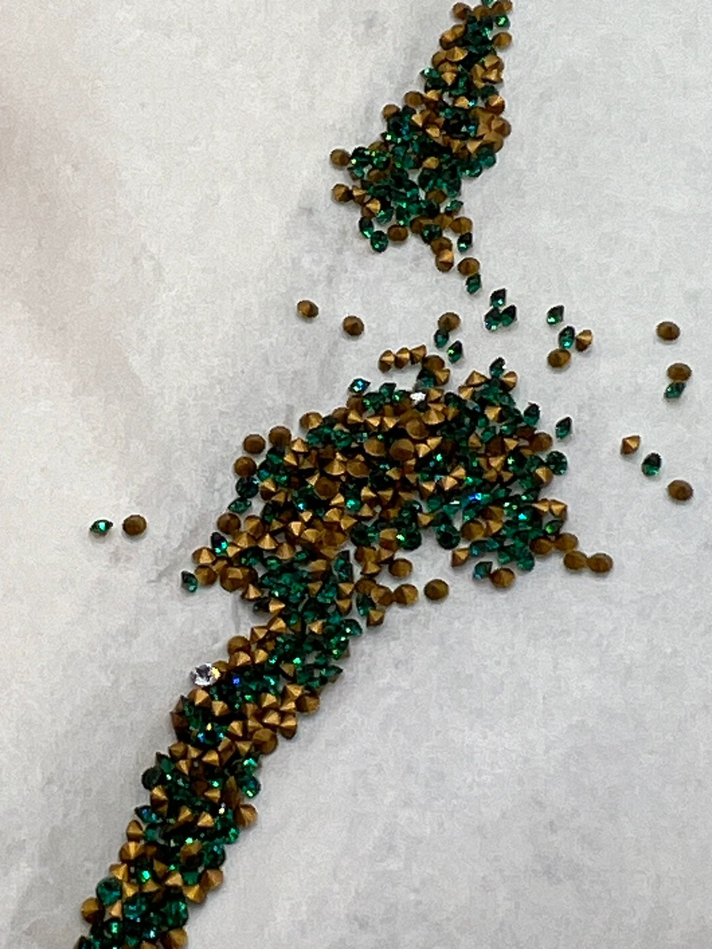 Swarovski® Chaton Vintage Emerald Gold Foiled PP7