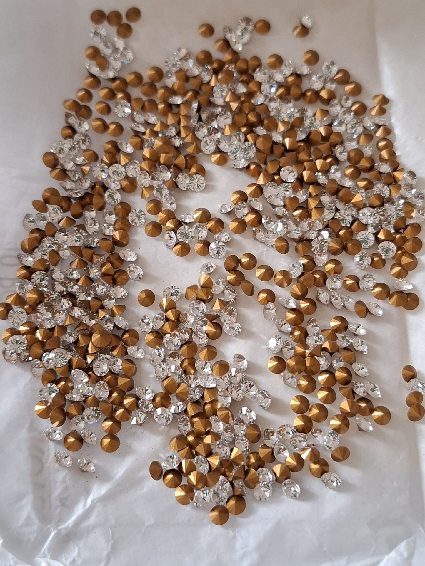 Swarovski® Chaton Vintage Crystal Gold Foiled PP30