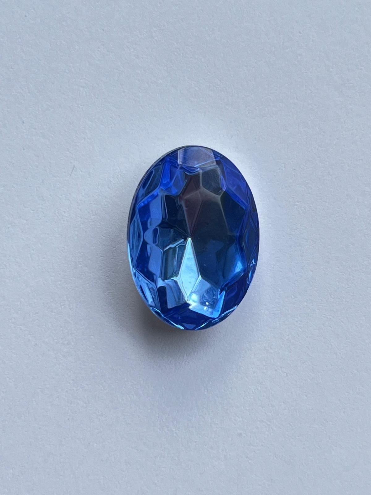 1058 Vintage Kunststoff Oval Crystal Cut 16mm