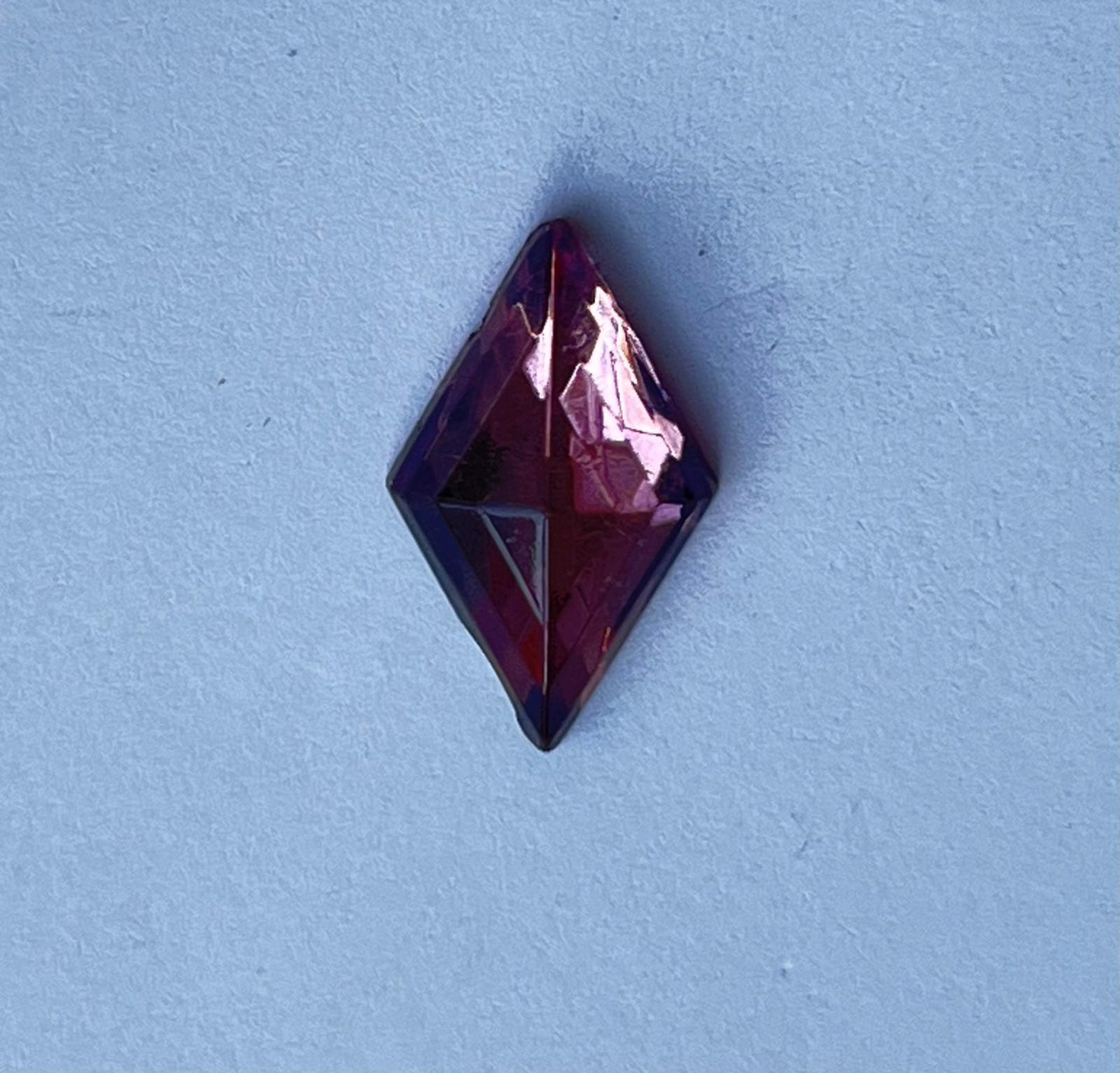 1057 Vintage Kunststoff Kite Flatback 24mm